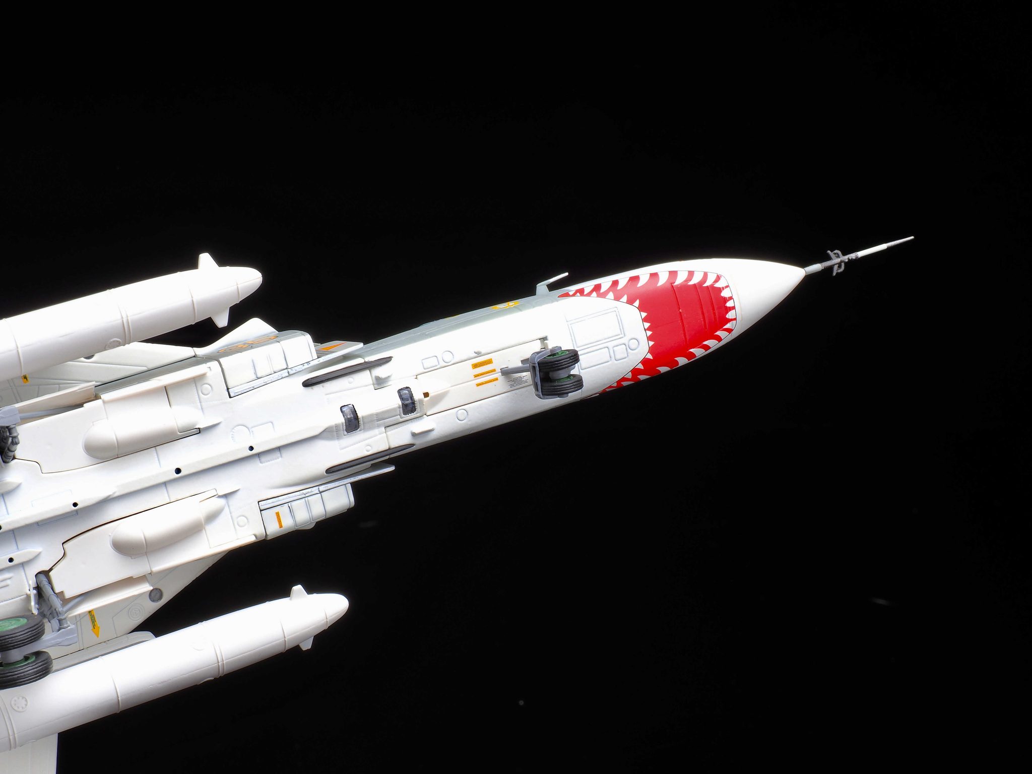 Calibre Wings CA722410 - Sukhoi Su-24MR Ukranian Airforce 35 Yellow