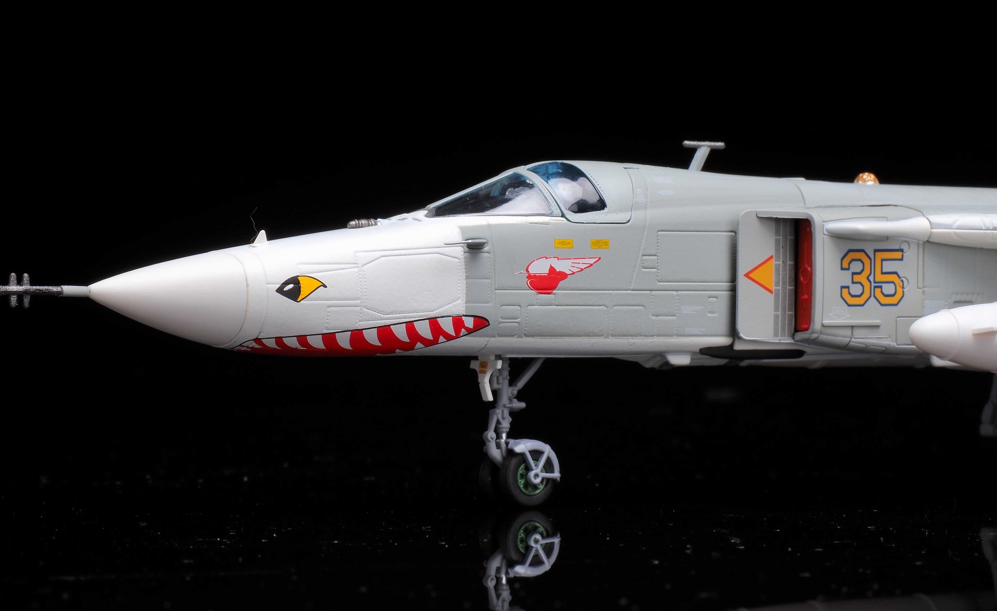 Calibre Wings CA722410 - Sukhoi Su-24MR Ukranian Airforce 35 Yellow