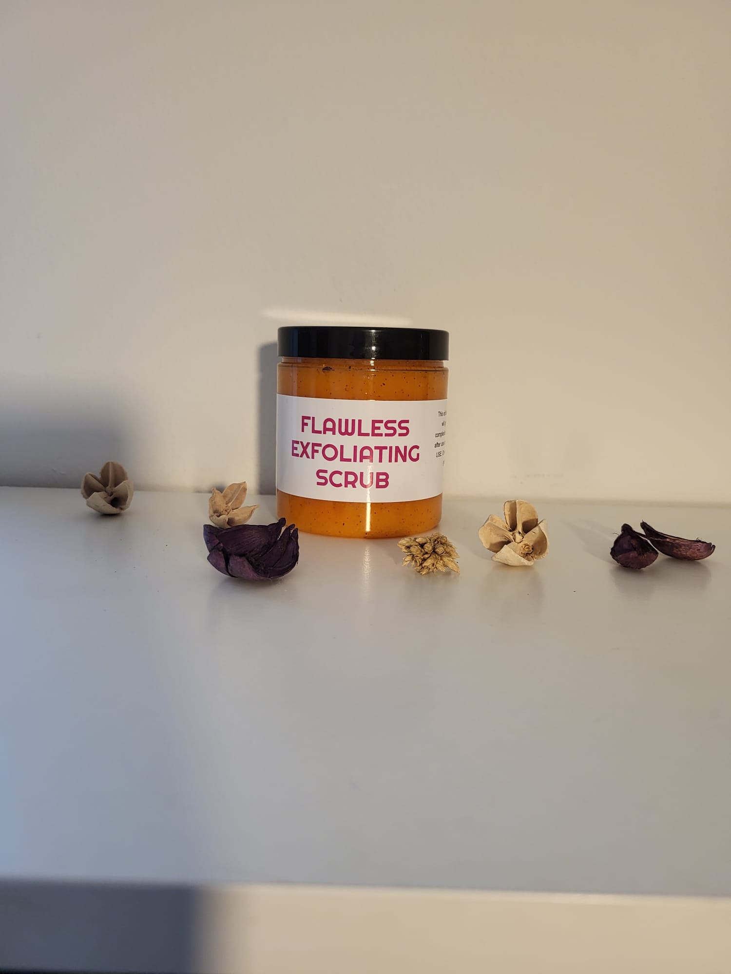 FLAWLESS EXFOLIATING SCRUB