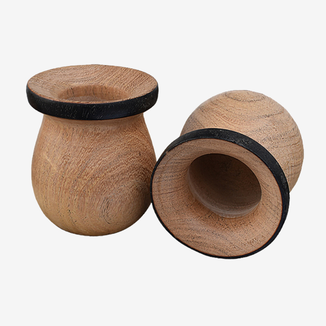 Mate de madera seleccionada boca negra