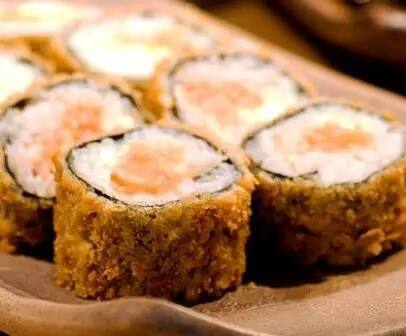 10 piéces Hot rolls saumon cream cheese