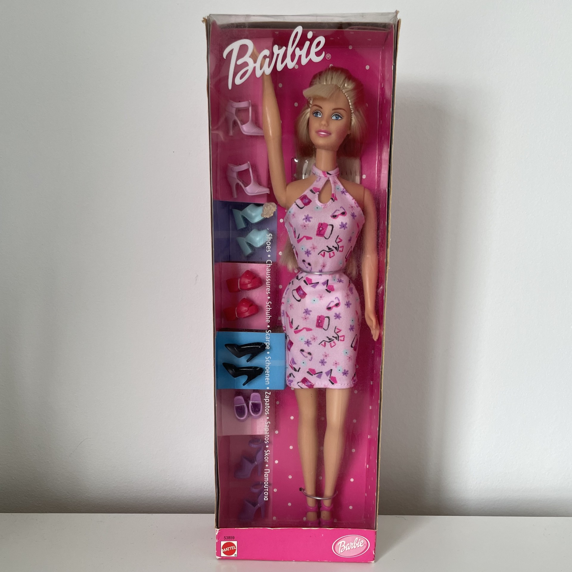 Barbie Doll - Shoes Galore Mattel 2001 Fashion Avenue