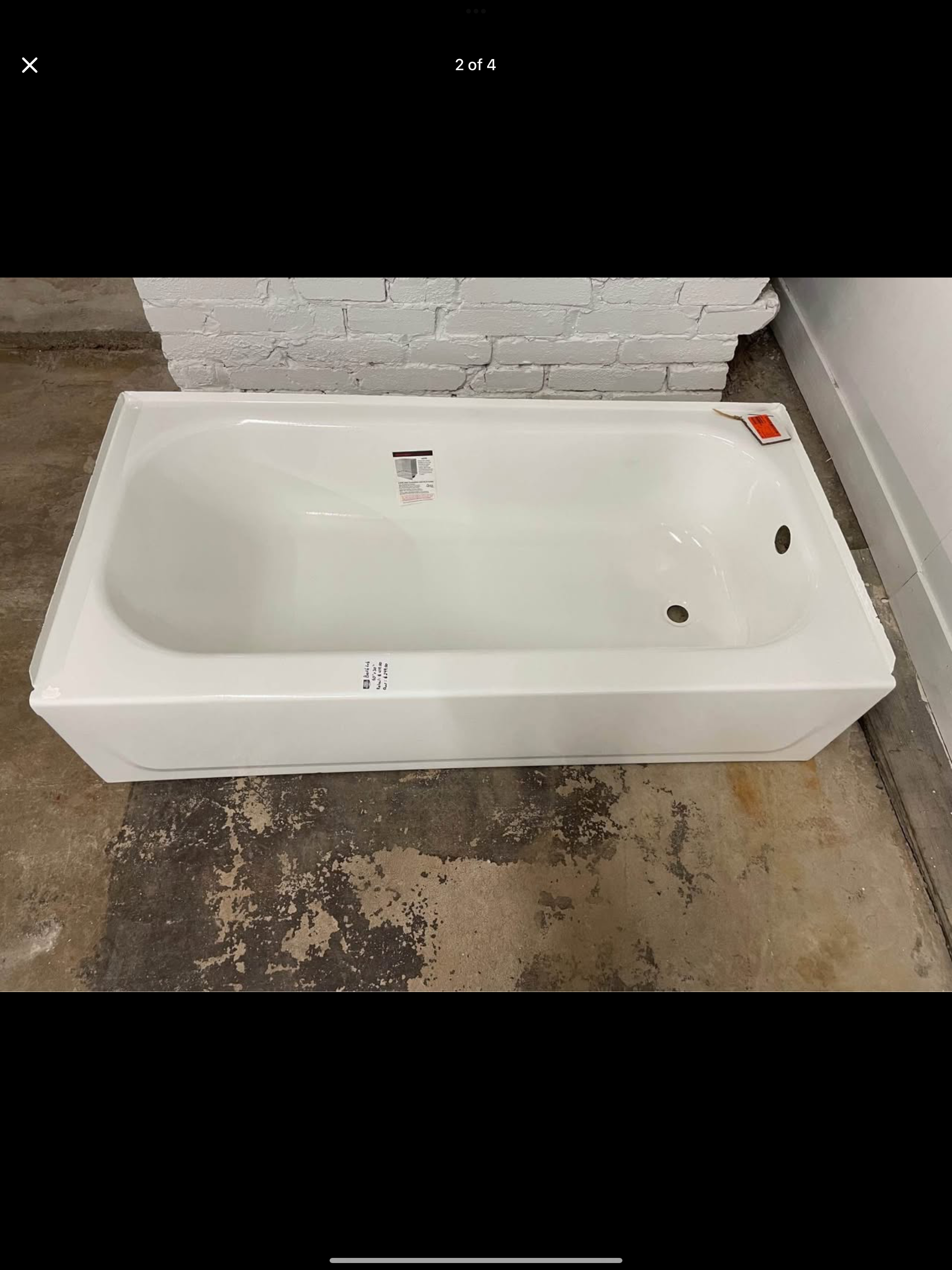 60 in. x 30 in. Bathtub with Right Drain in White