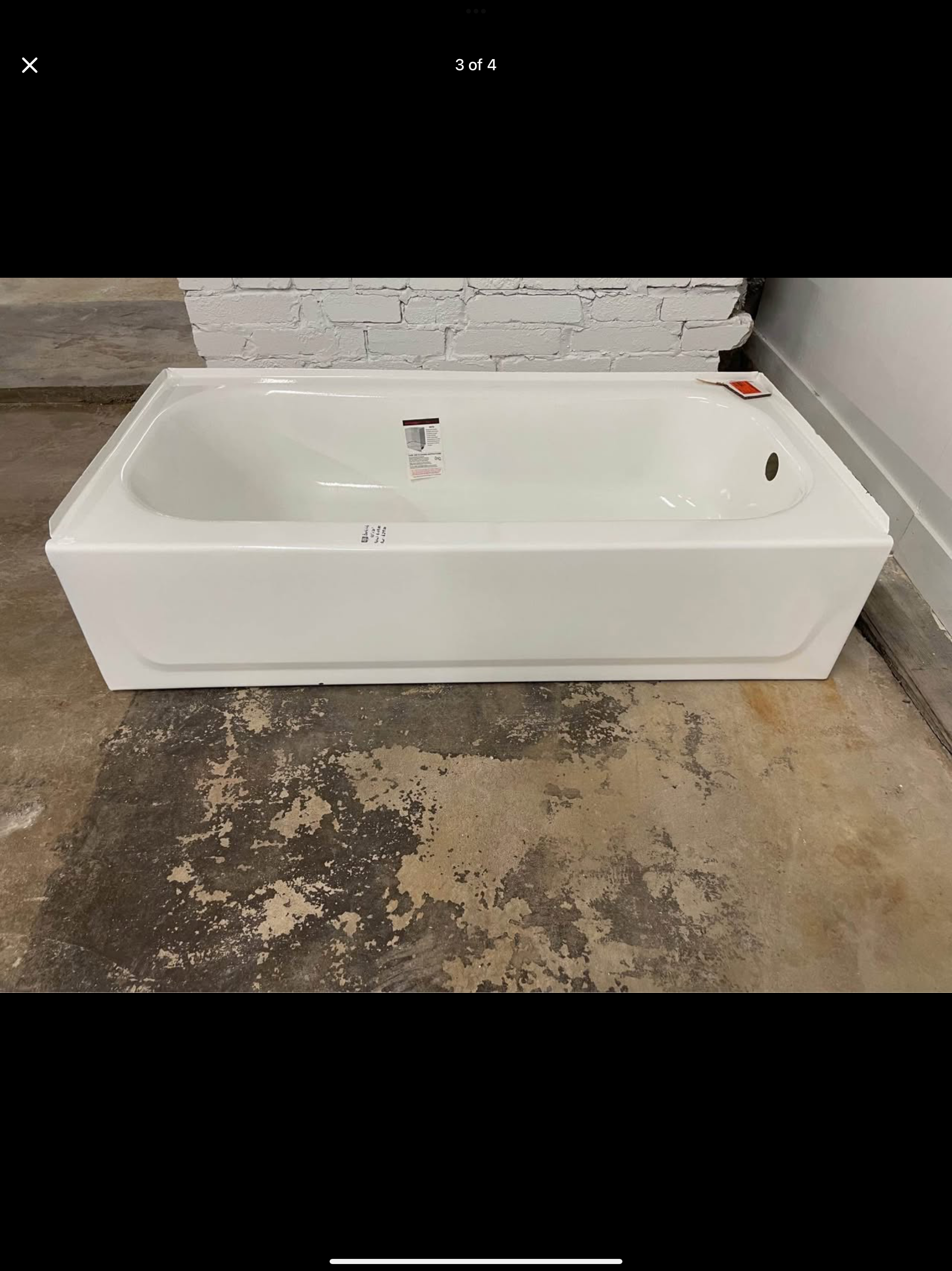 60 in. x 30 in. Bathtub with Right Drain in White