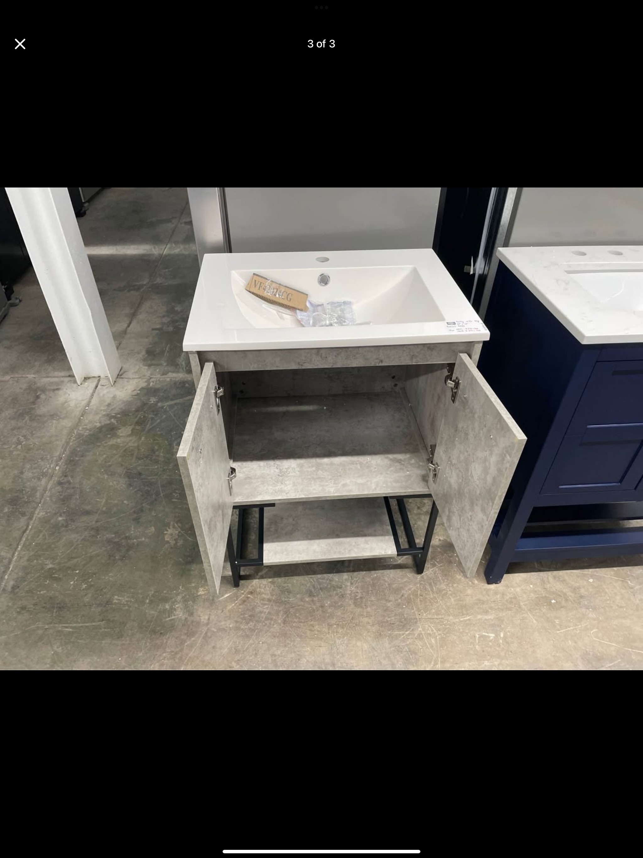 24”x18” vanity with top