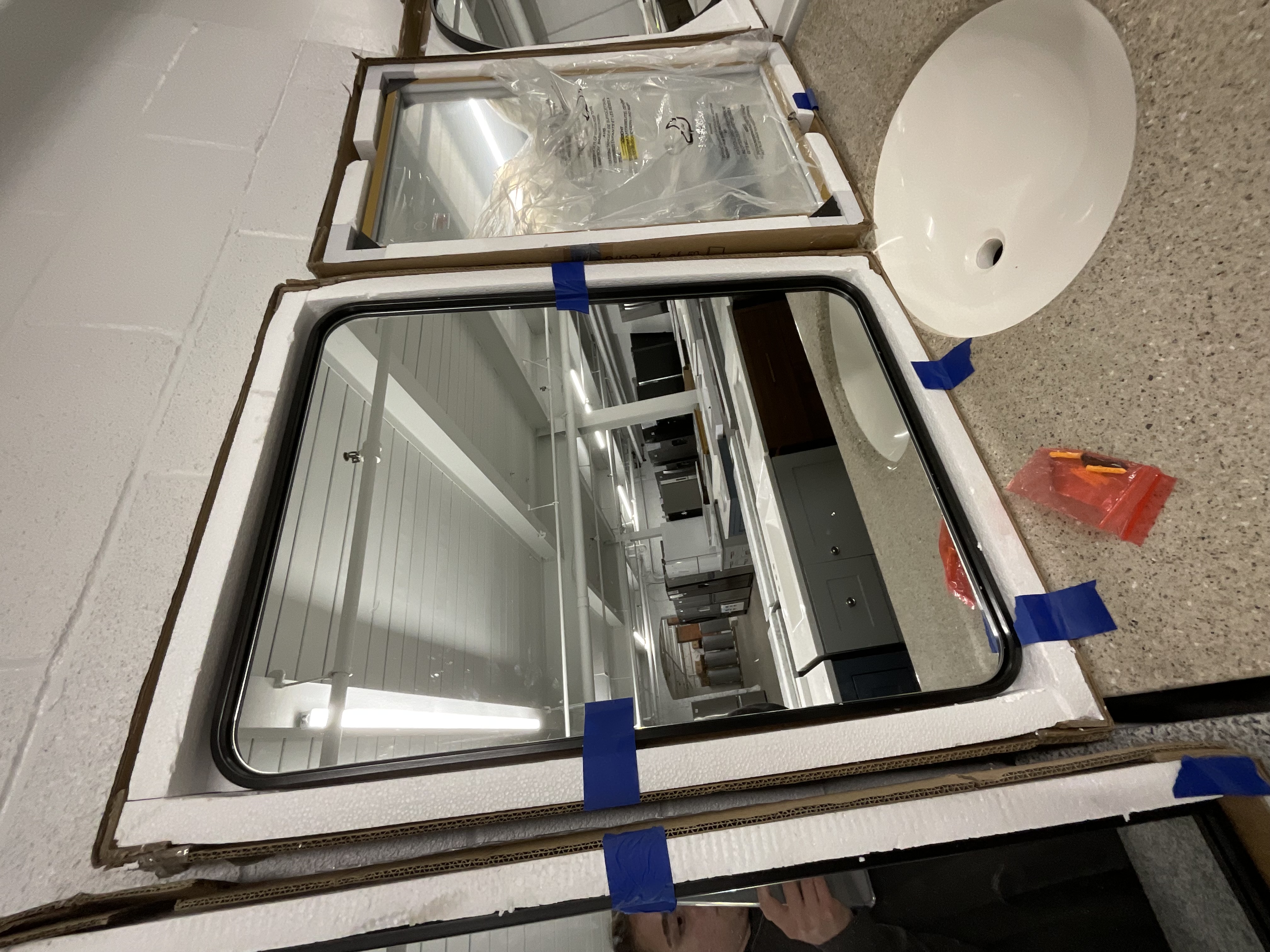 Elegant Lighting Evermore 24" W x 32" H Contemporary Rectangular Framed Bathroom Wall Mirror