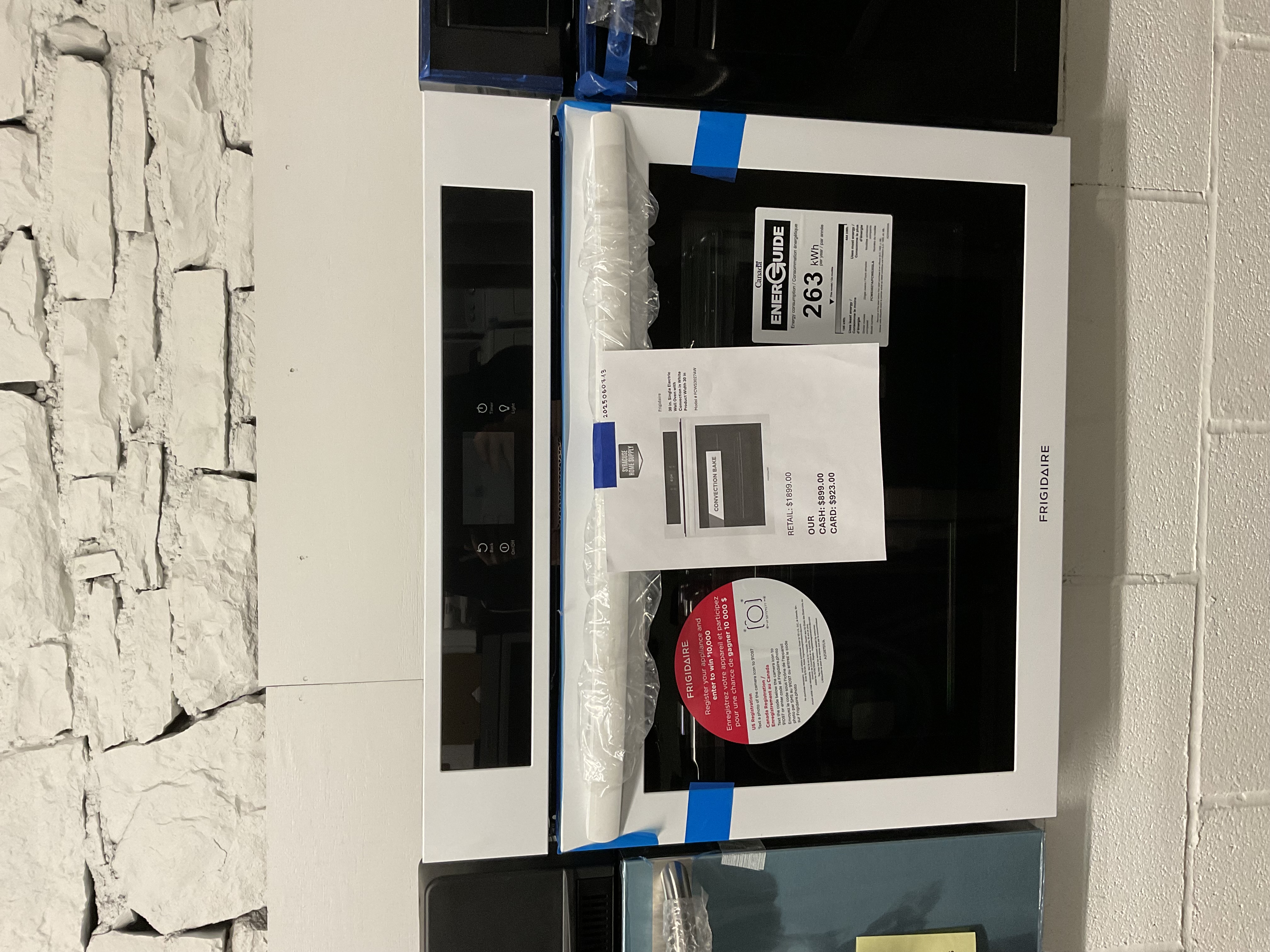 Frigidaire 30 in. Single Electric Wall Oven with Convection in White 2025060713