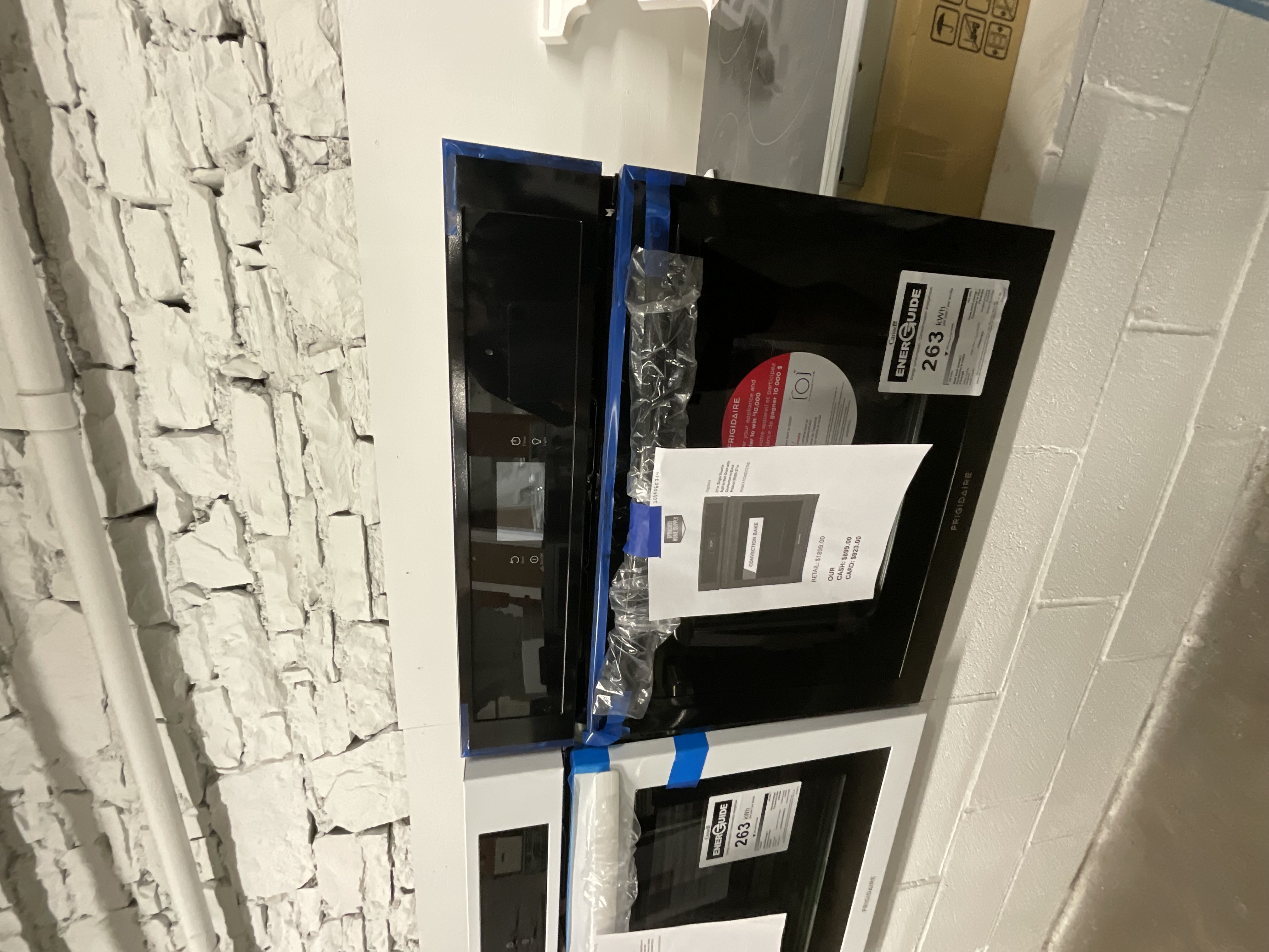 Frigidaire 27 in. Single Electric Built-In Wall Oven with Convection in Black 2025060714