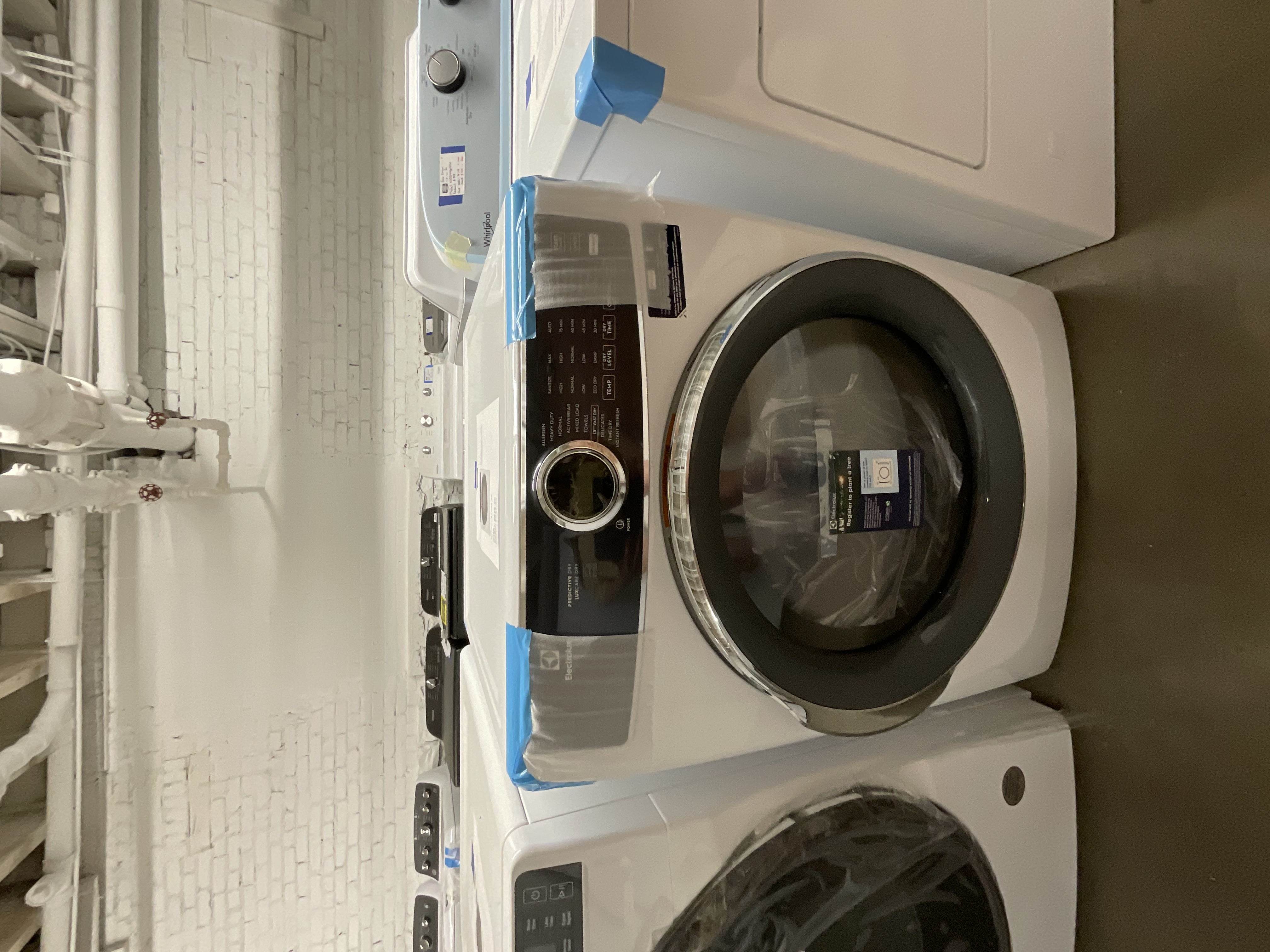 Electrolux 8 cu. ft. White Front Load Perfect Steam Gas Dryer with LuxCare Dry and Instant Refresh 202506113