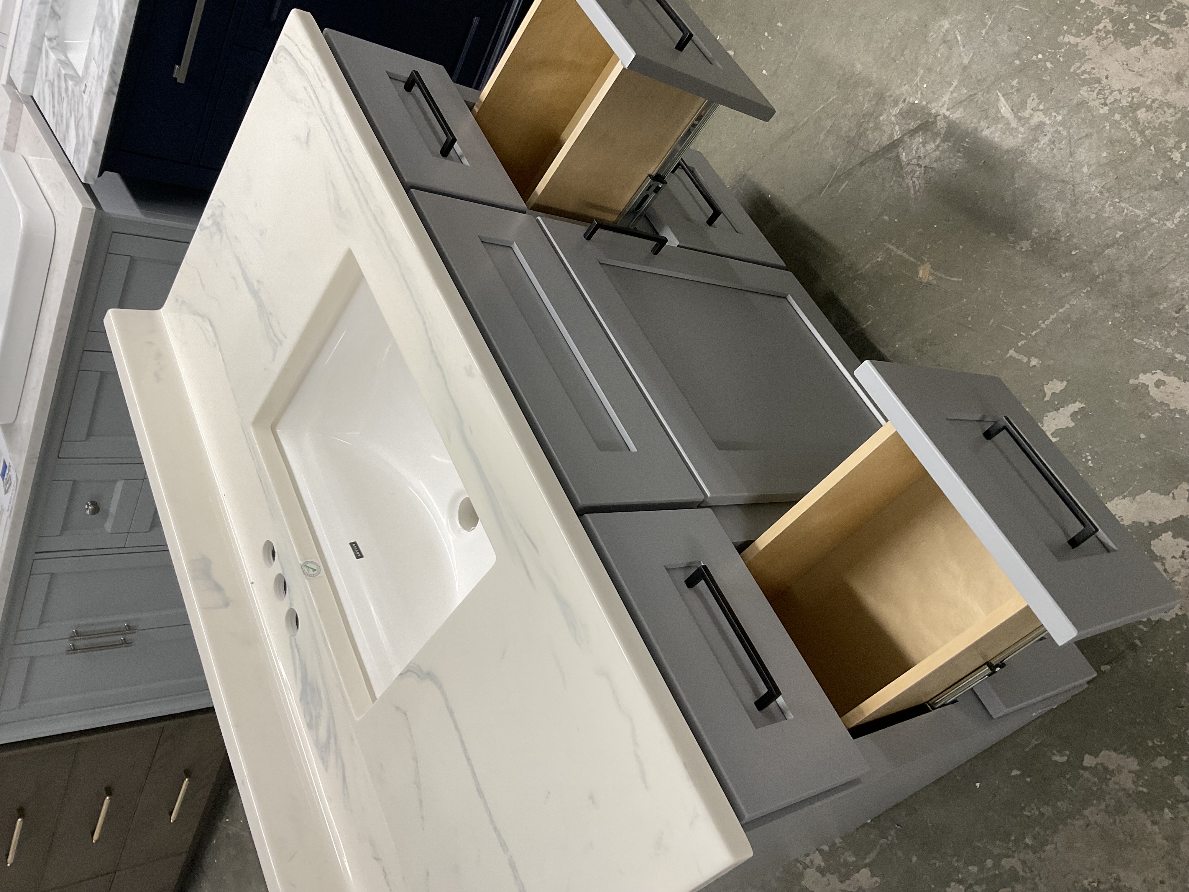 43"x 22" vanity with top 202506144