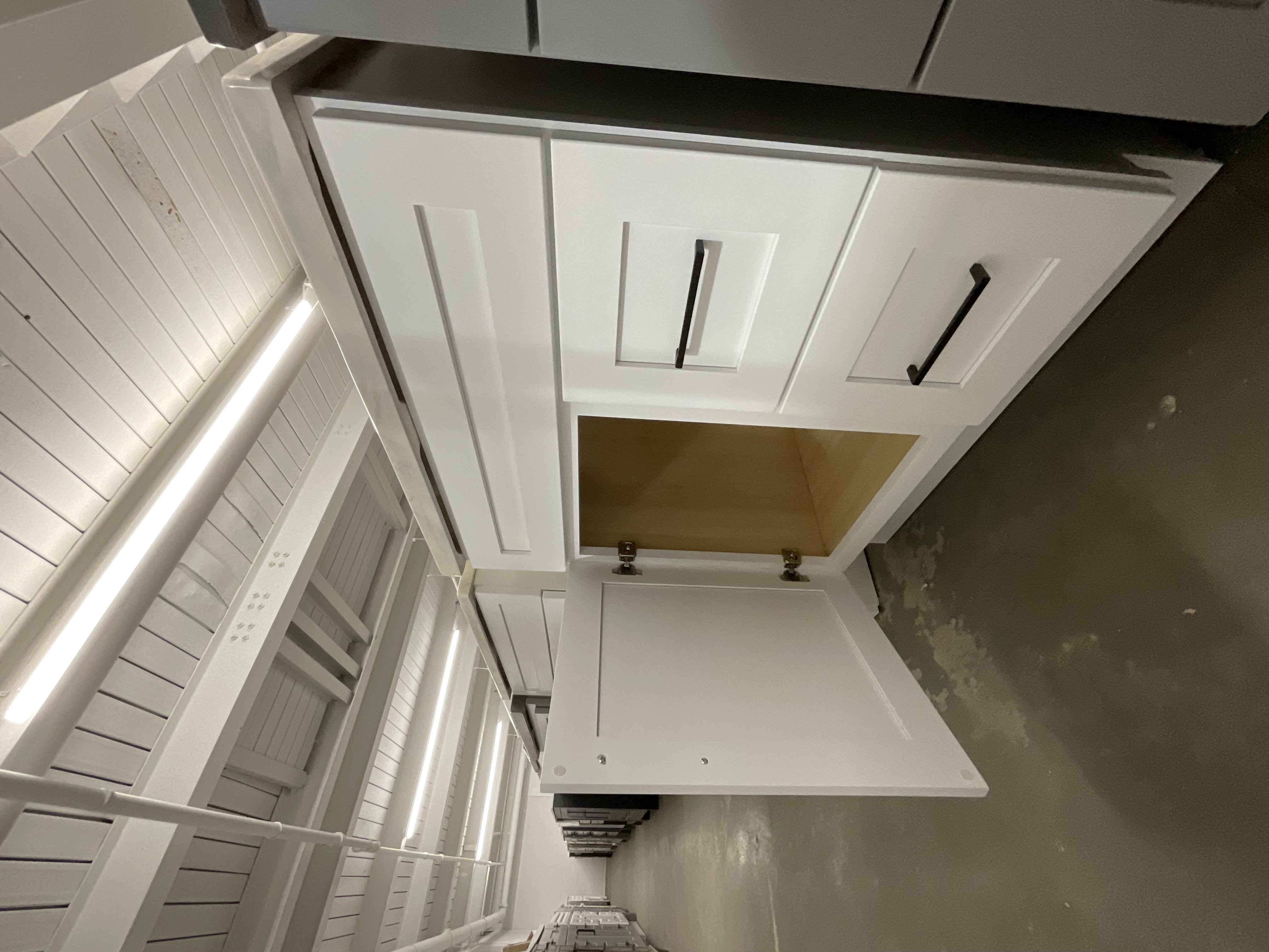 31"x 22" vanity with top 202509084