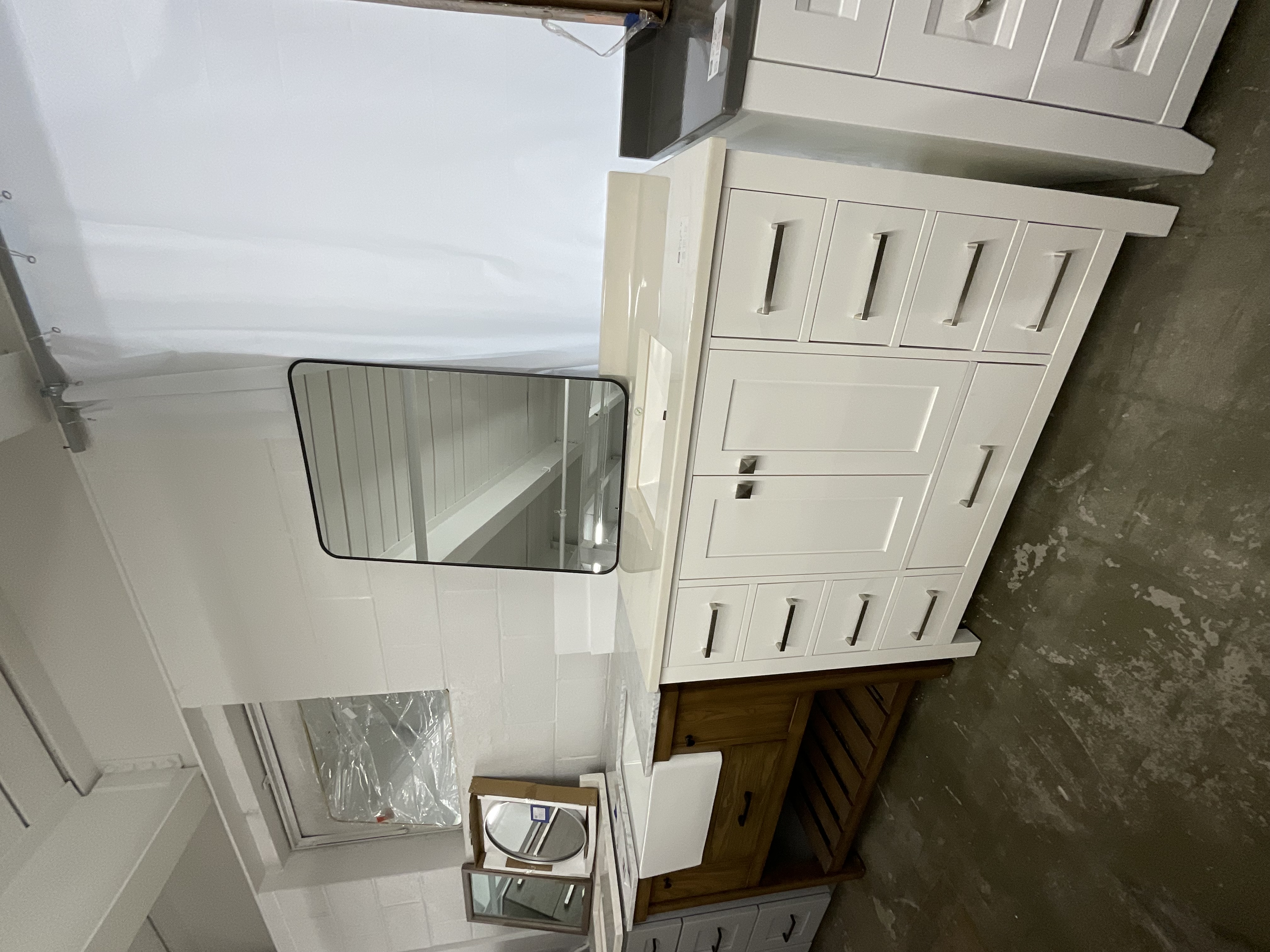 43"x 22" vanity with top 202509082