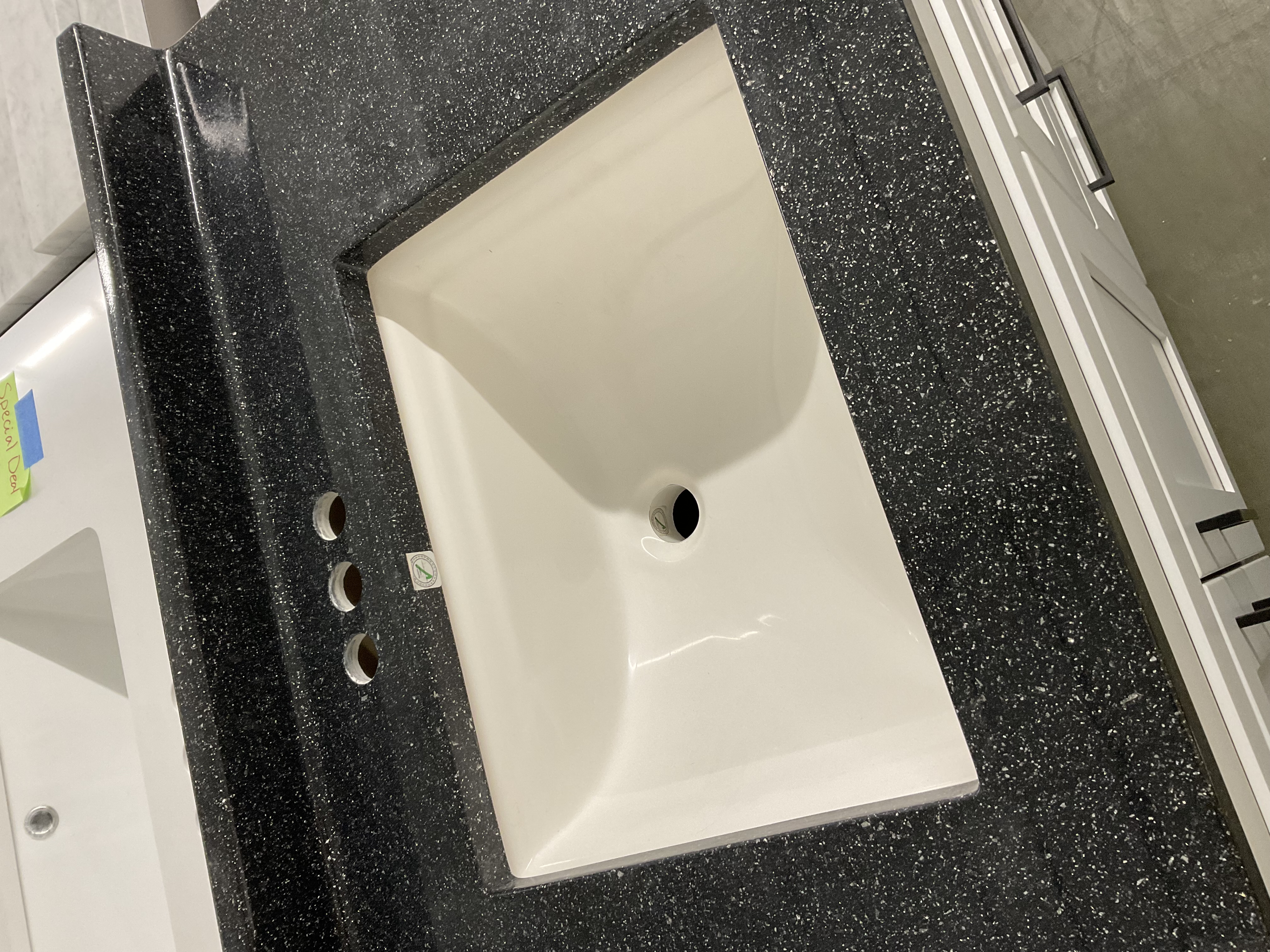 37"x 22" vanity with top 202509177
