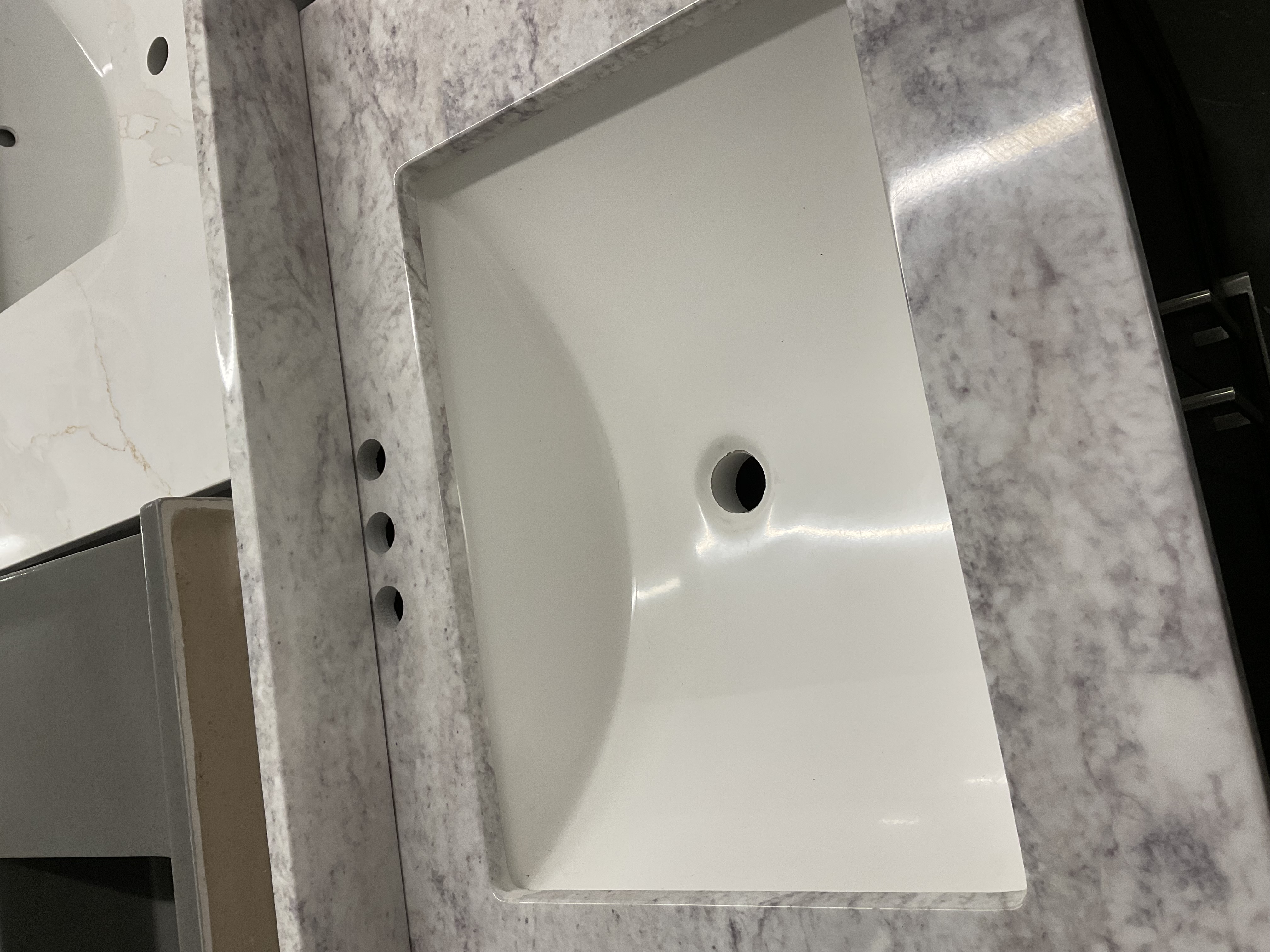 31"x 22" vanity with top 202509094