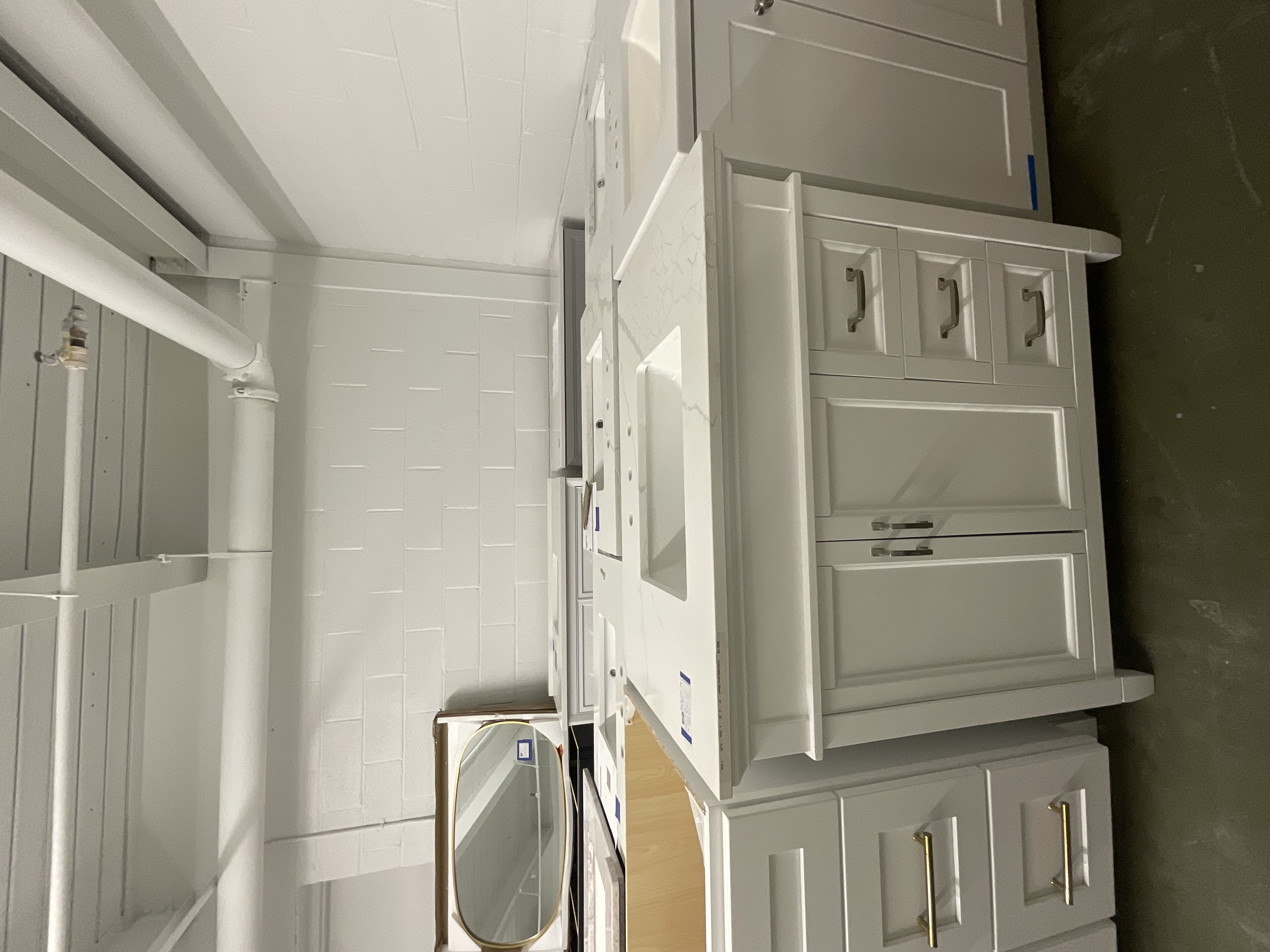 37"x 22" vanity with top 202509178