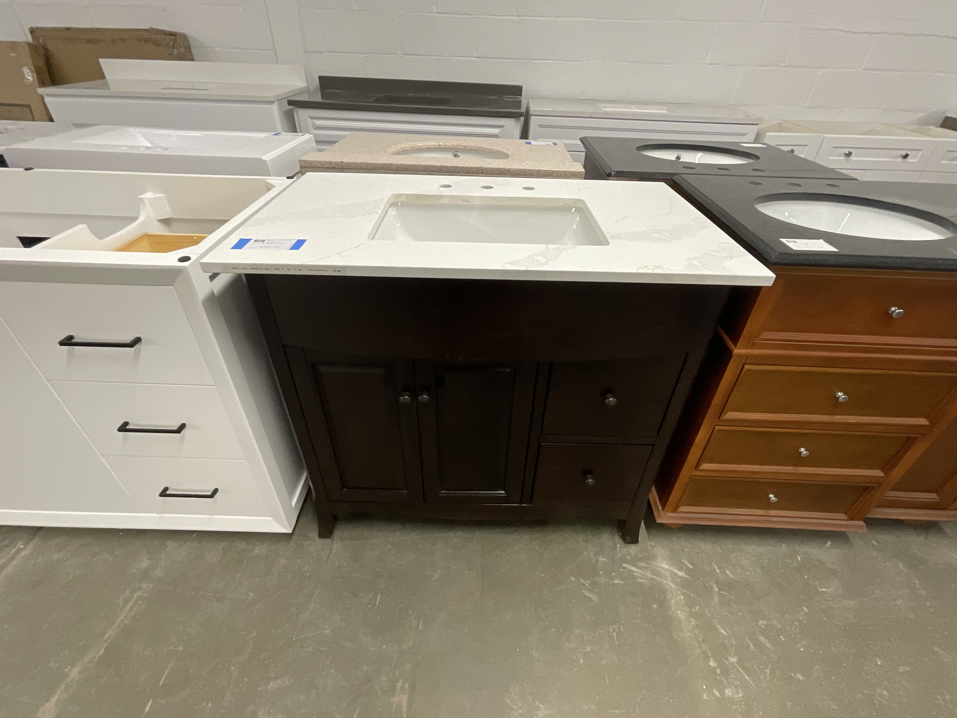 Vanity with top 37x22 2026071302
