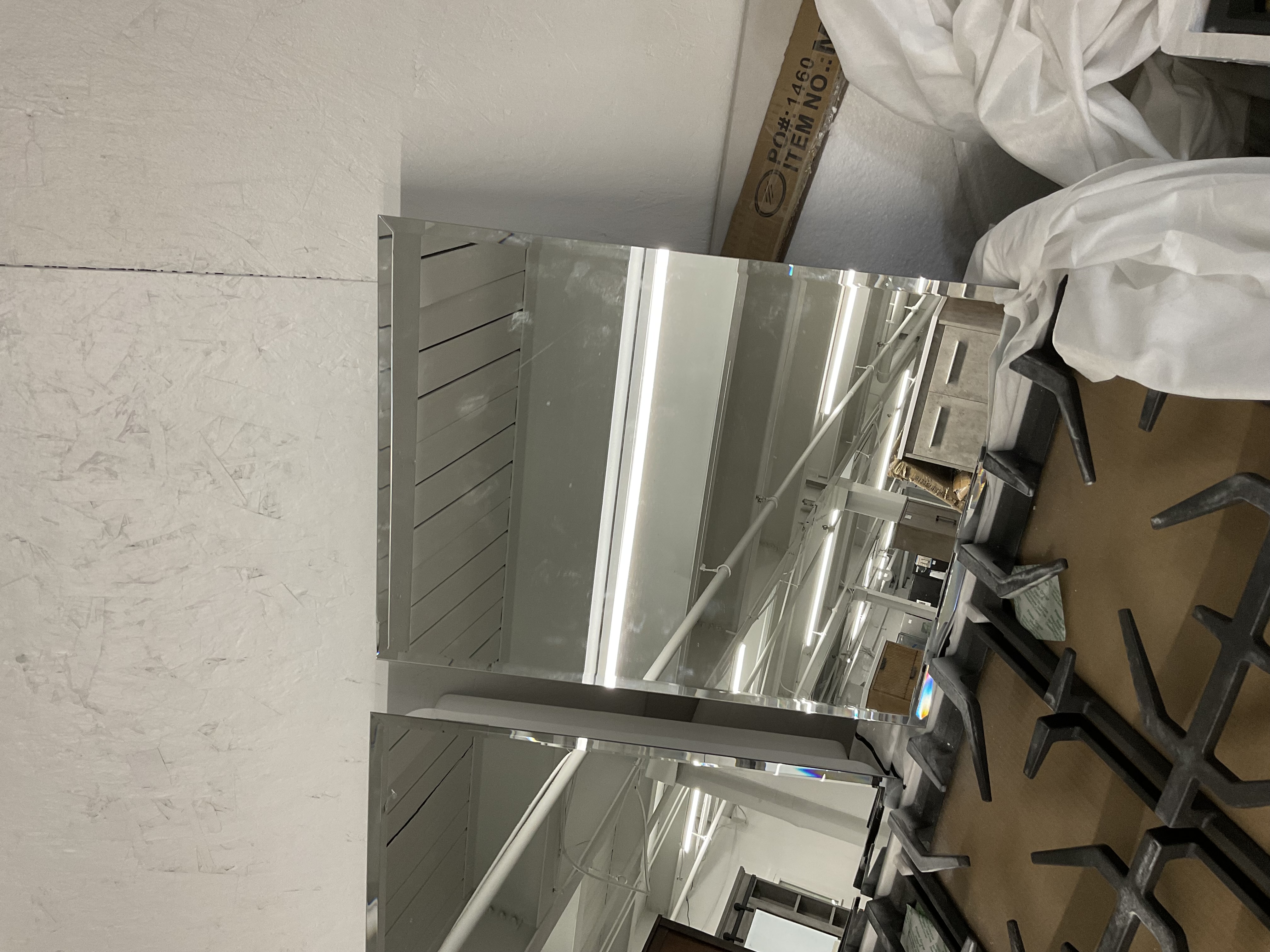 Mirror 202509109