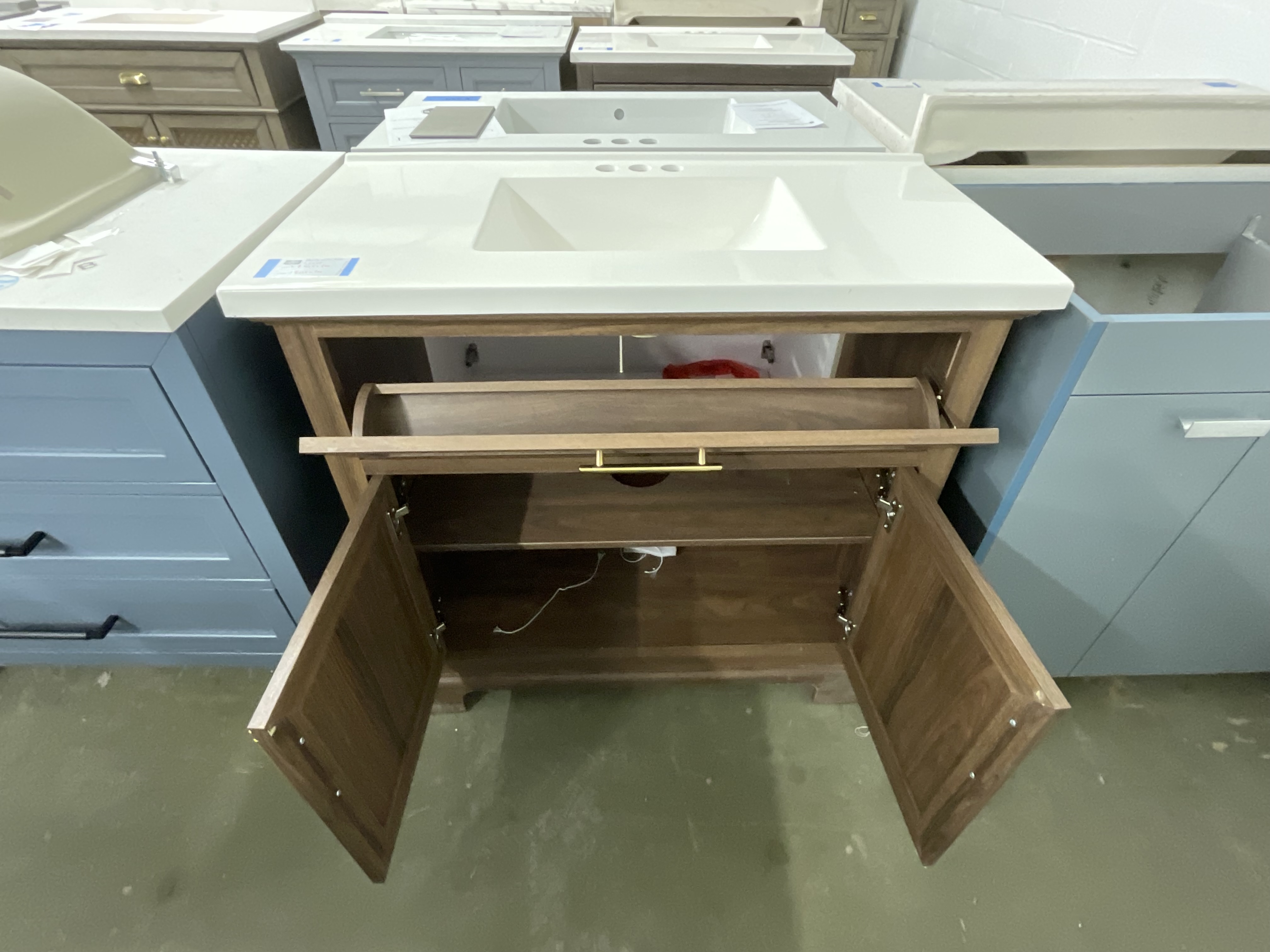 Vanity with top 37x19 2026071007