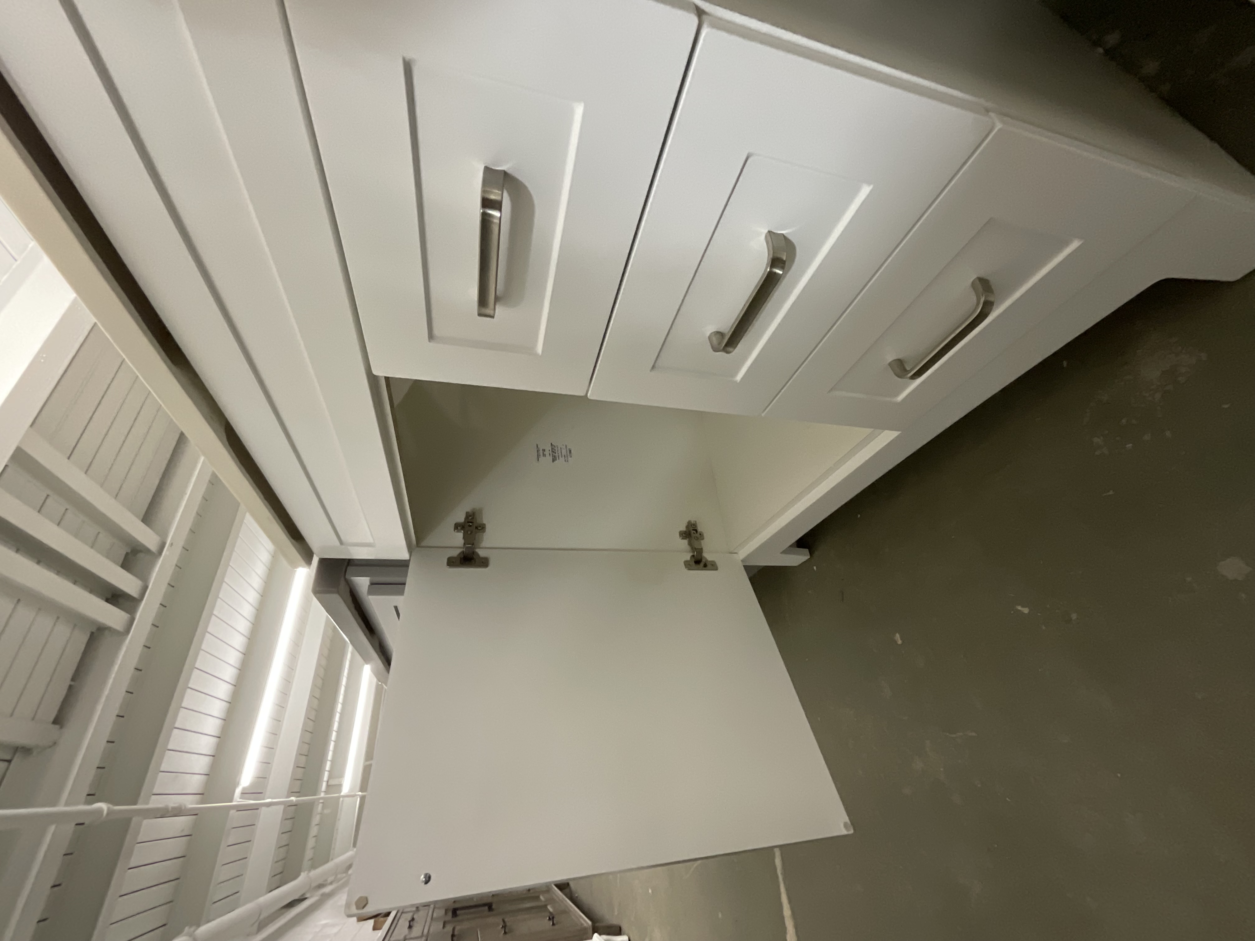 31"x 22" vanity with top 202509085