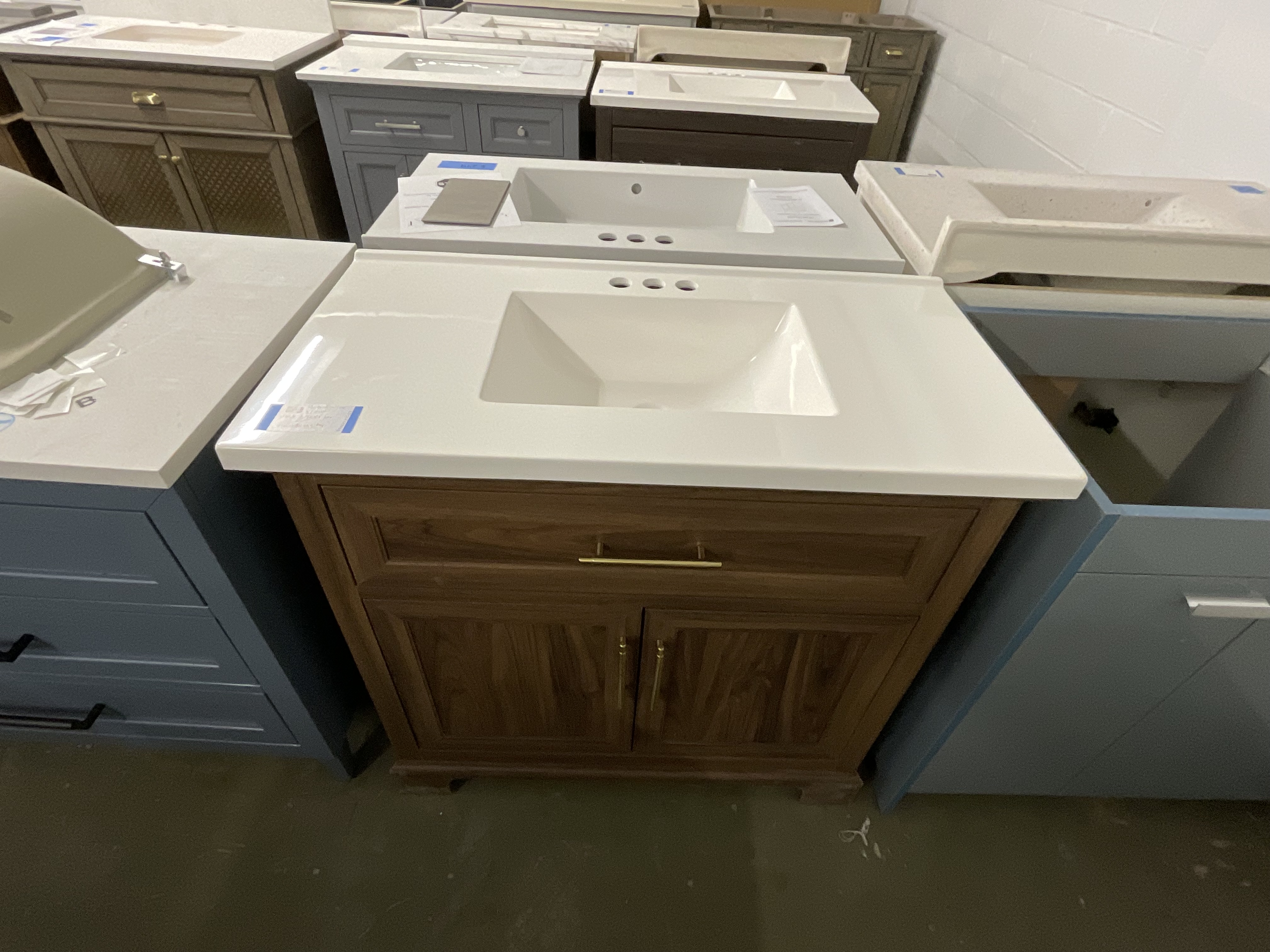 Vanity with top 37x19 2026071007