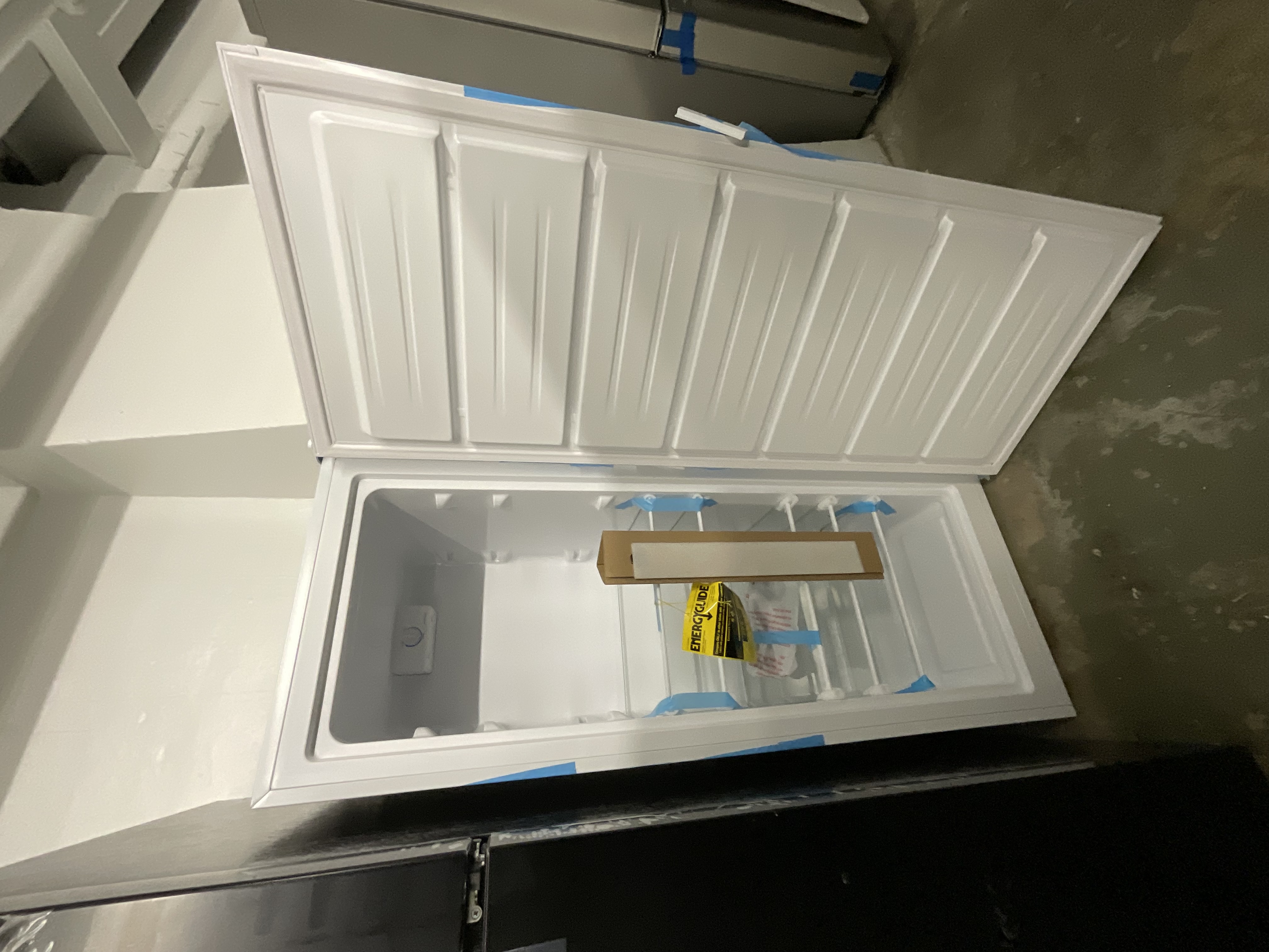Frigidaire 7-cu ft Garage Ready Upright Freezer (White ) 2025092610