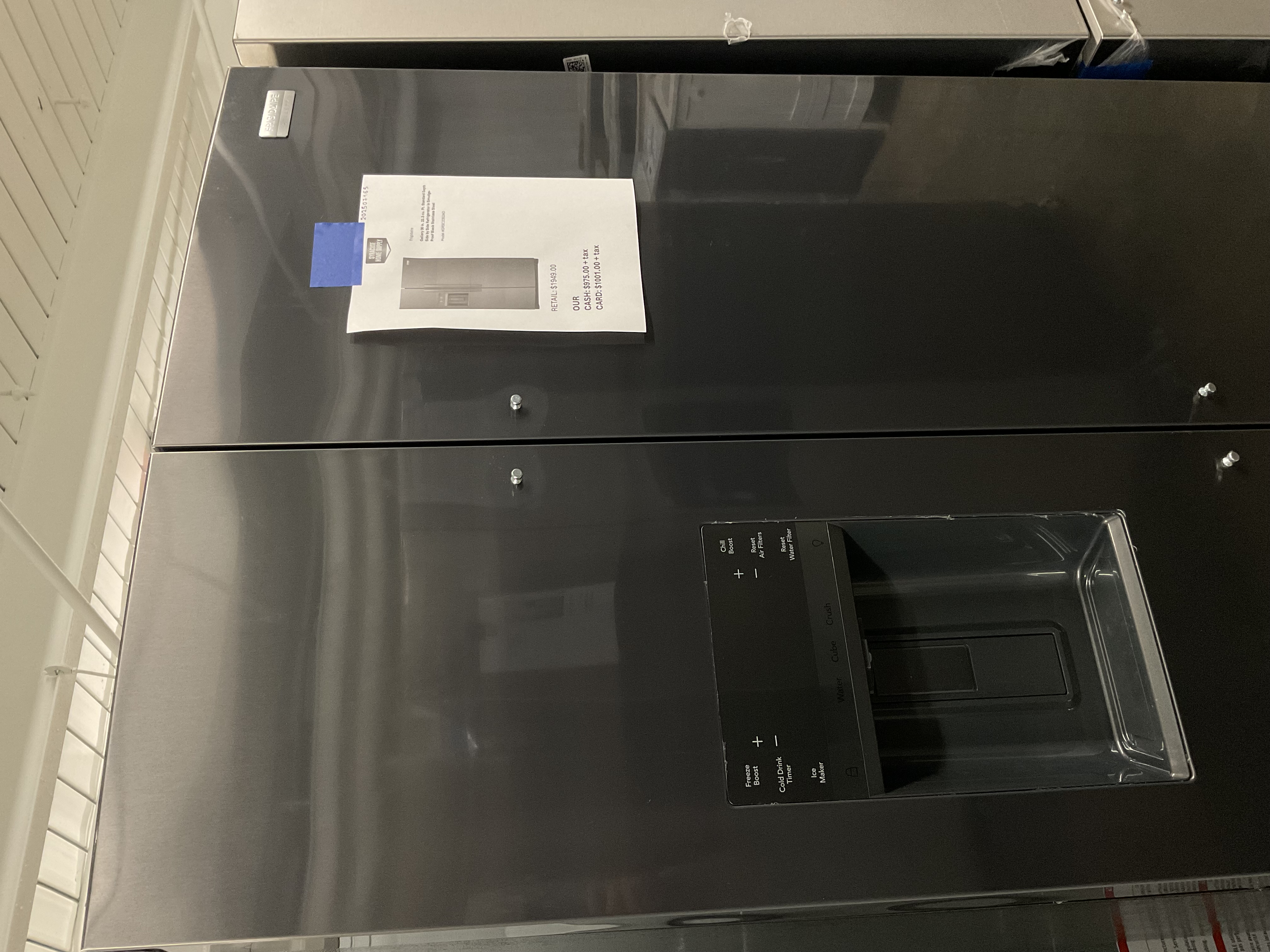 Frigidaire Galtery 36 In, 22,3 cu. Ft. Standard Depth Side by Side Refrigerator in Smudge-Proof Black Stainless Steel 202607165
