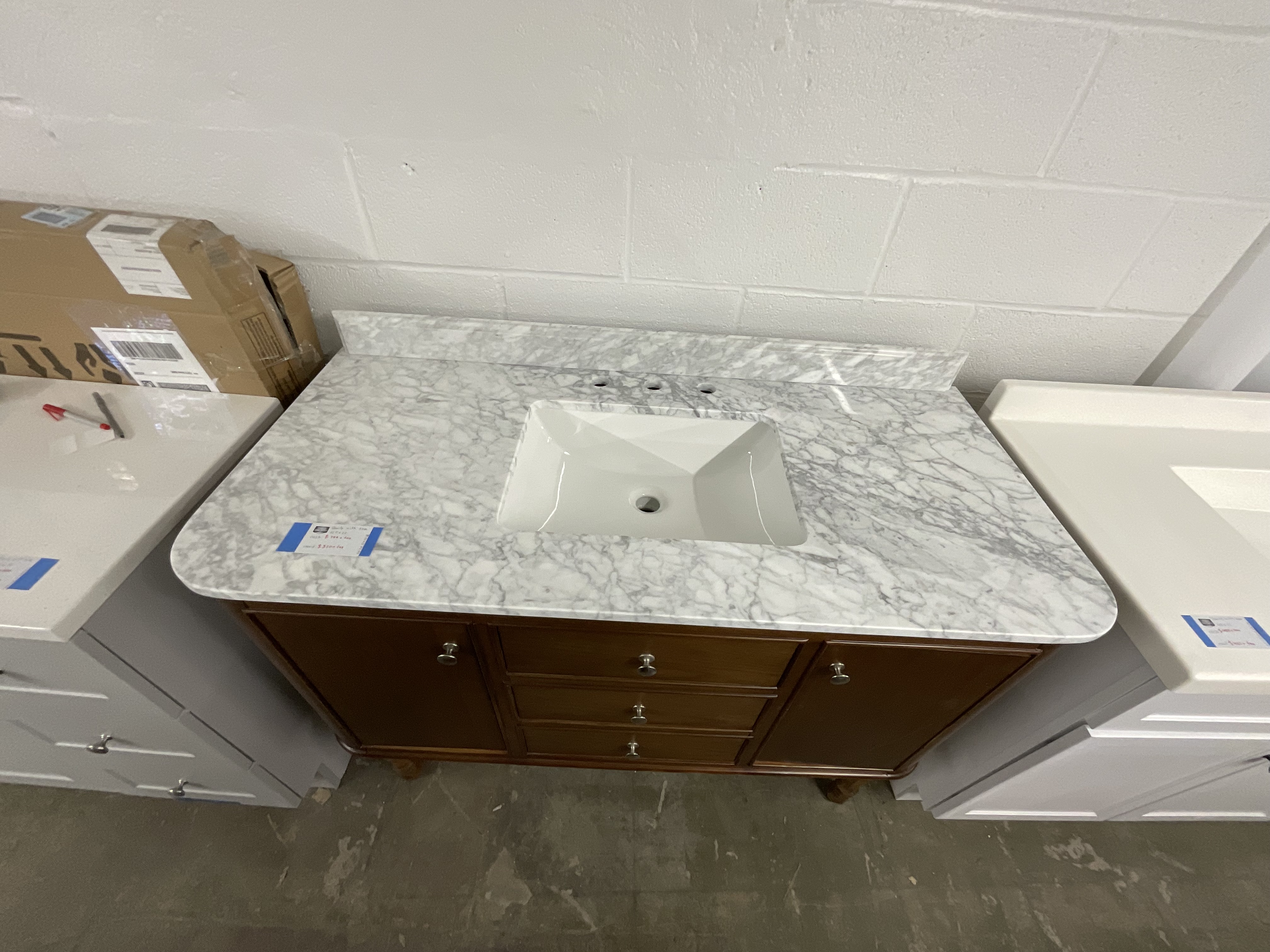 Vanity with top 47x22 2026071016