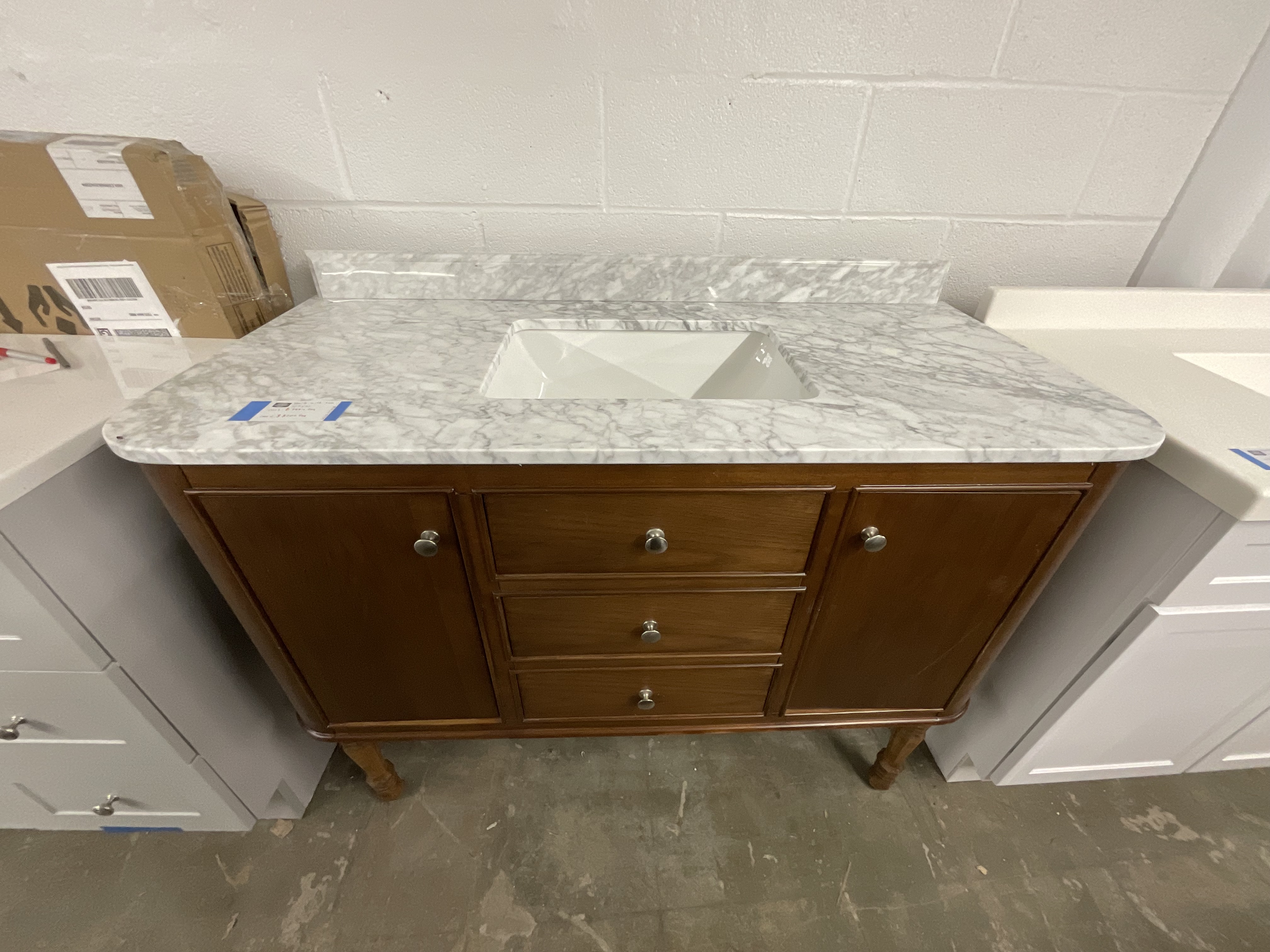 Vanity with top 47x22 2026071016