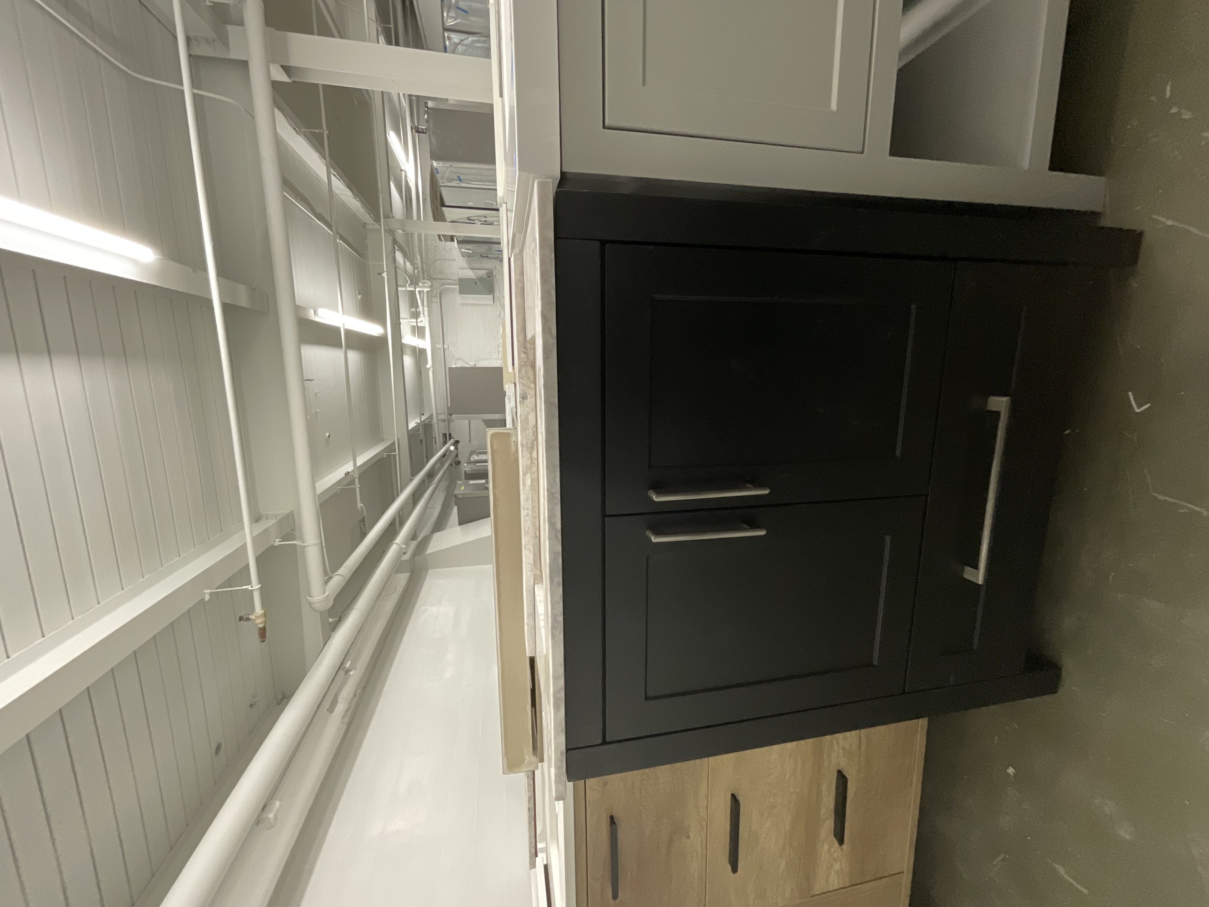 31"x 22" vanity with top 202509094