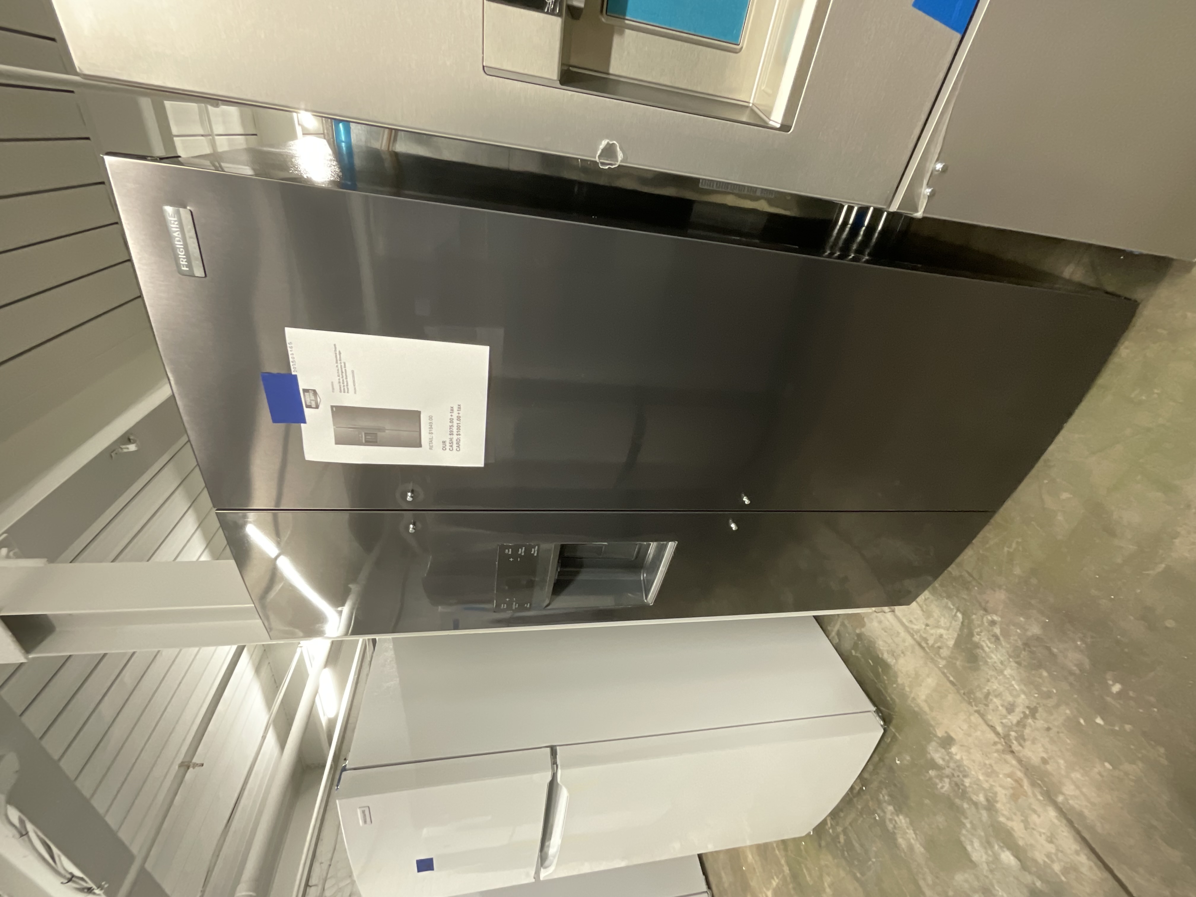 Frigidaire Galtery 36 In, 22,3 cu. Ft. Standard Depth Side by Side Refrigerator in Smudge-Proof Black Stainless Steel 202607165