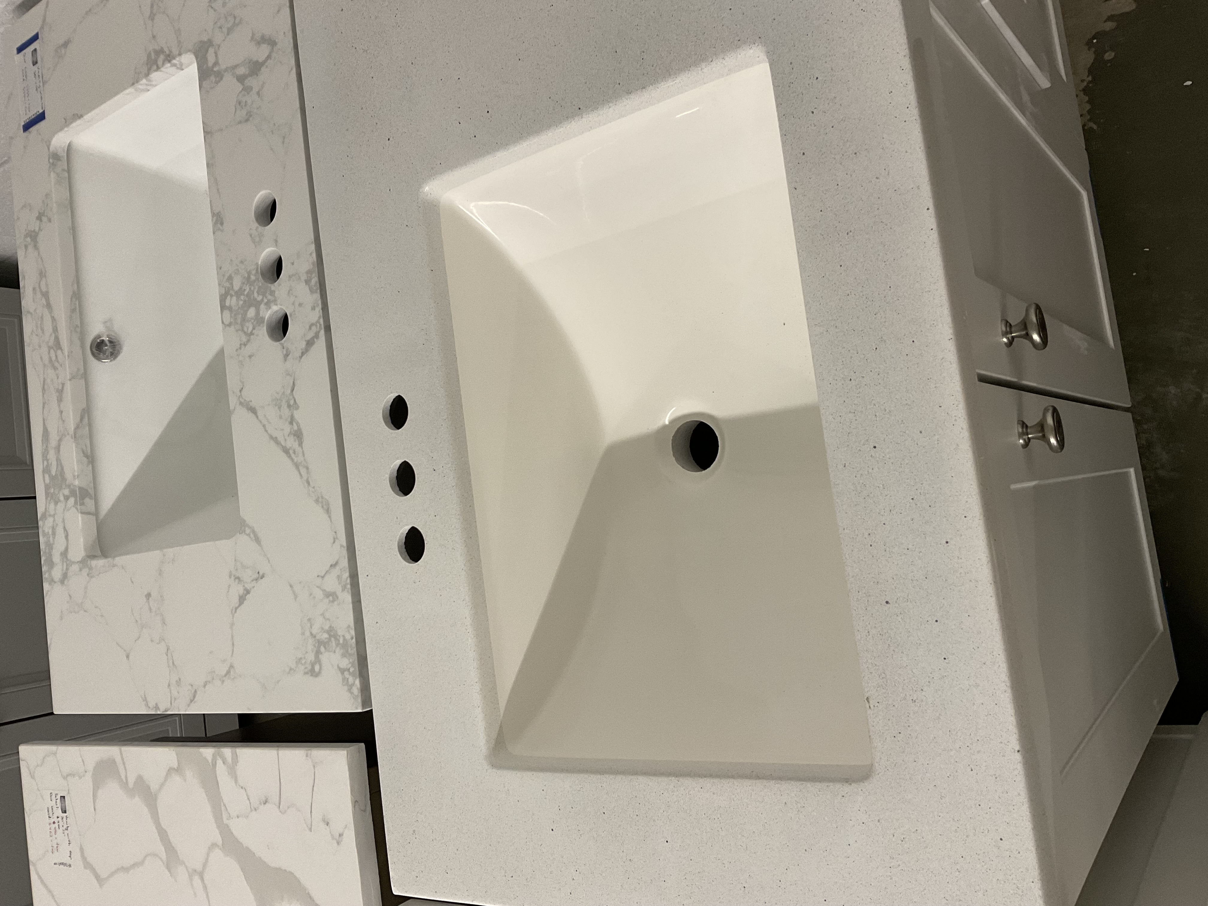 36"x 19" vanity with top 202509179