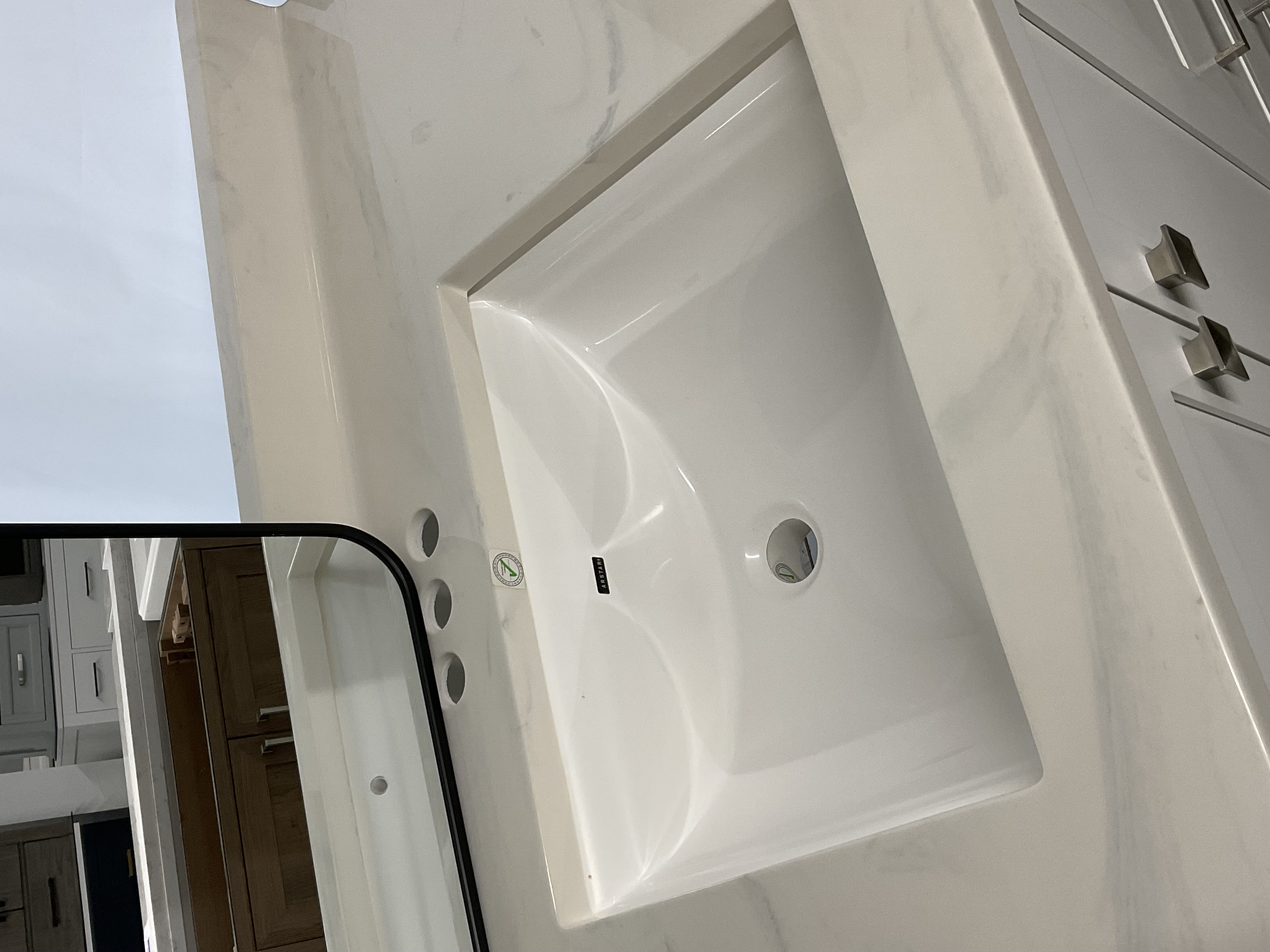 43"x 22" vanity with top 202509082