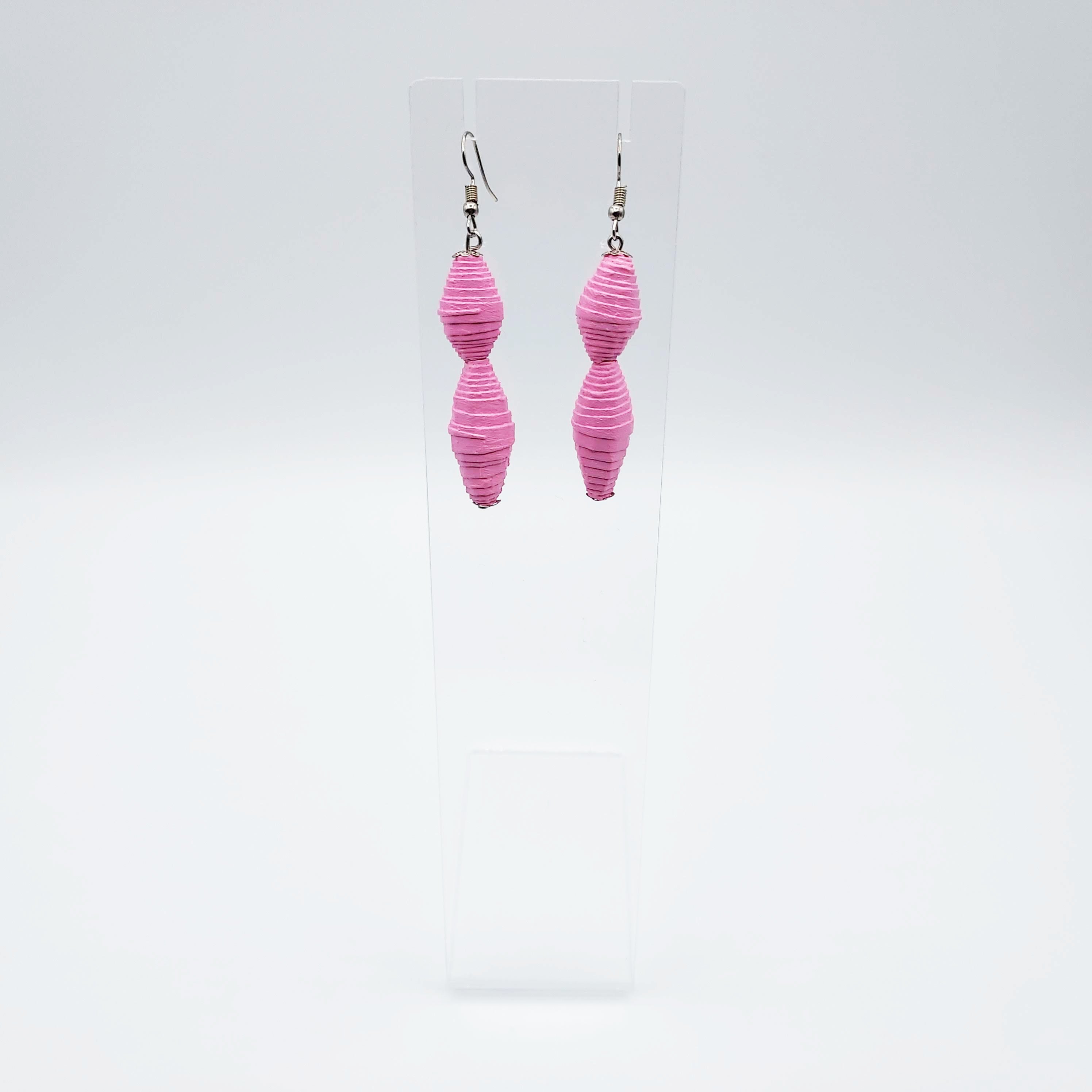 Boucles d'oreilles roses en papier roulé
