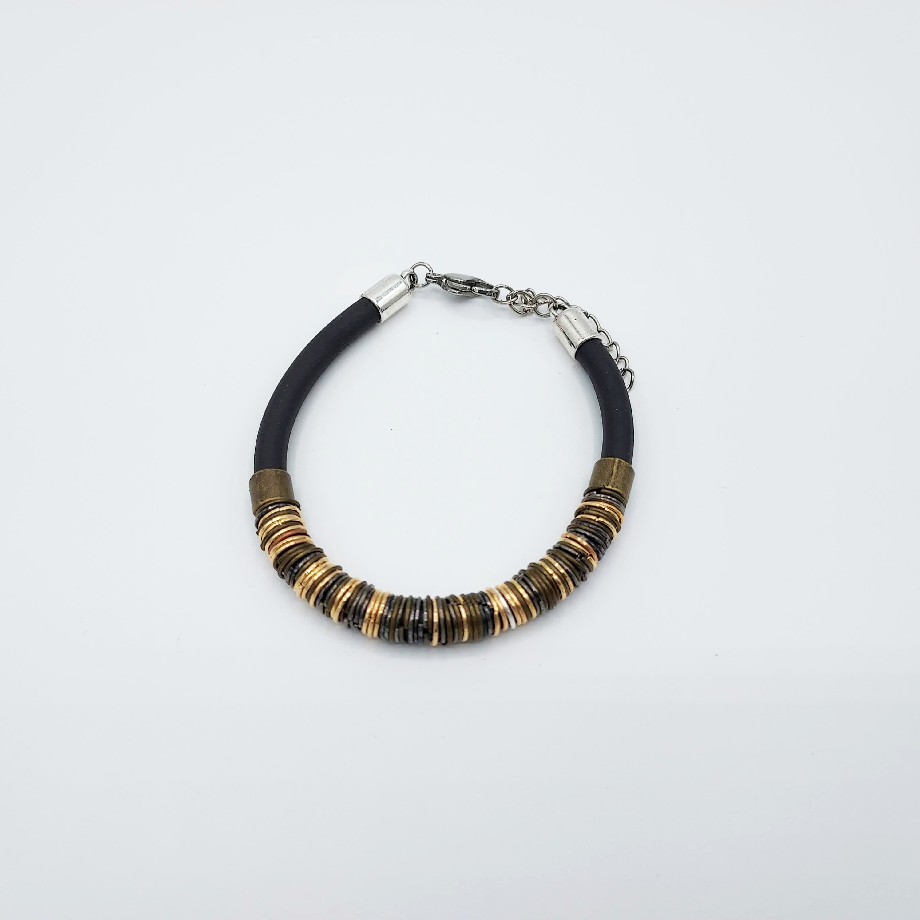 Bracelet en laiton fin et caoutchouc noir
