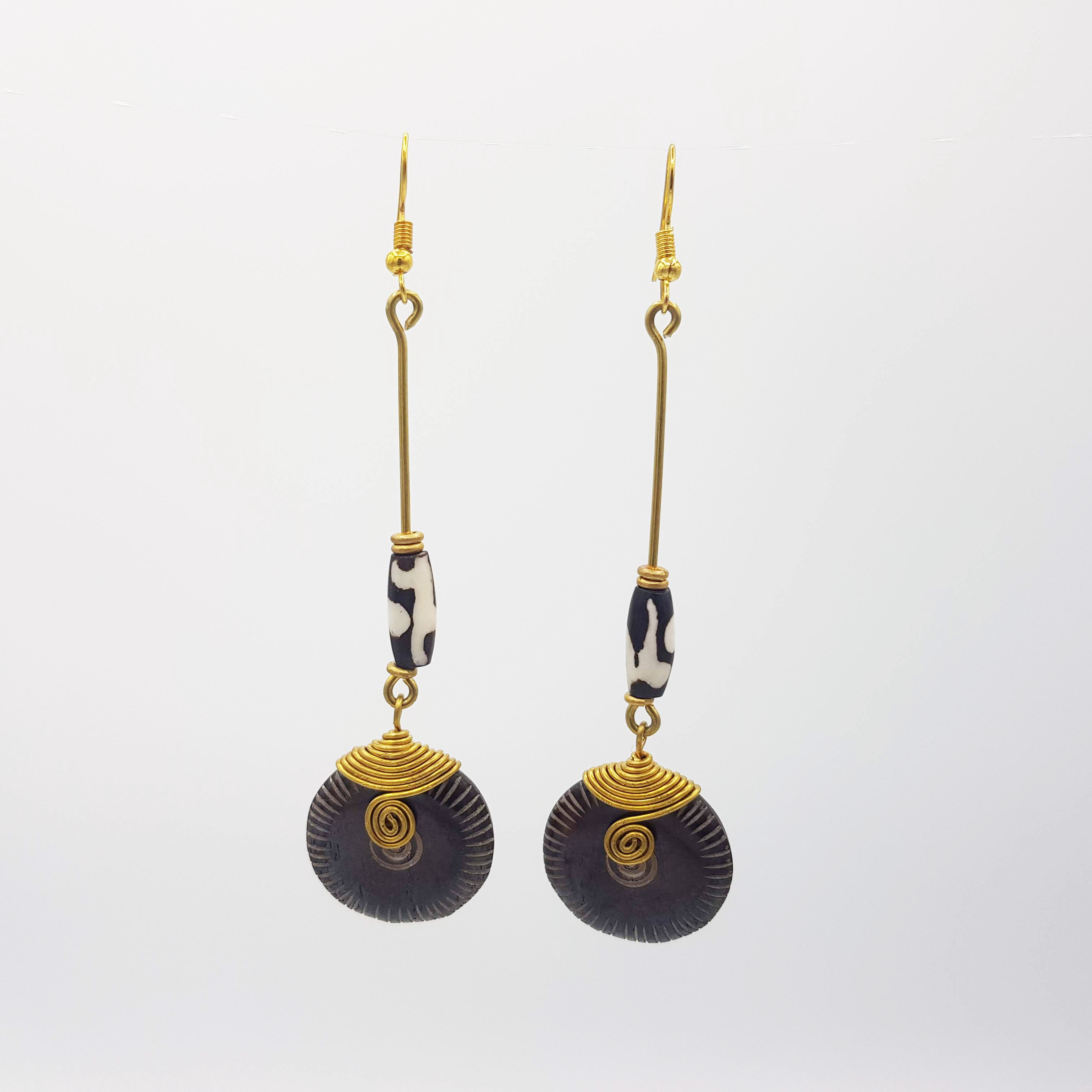 Boucles d'oreilles artisanales roue en os