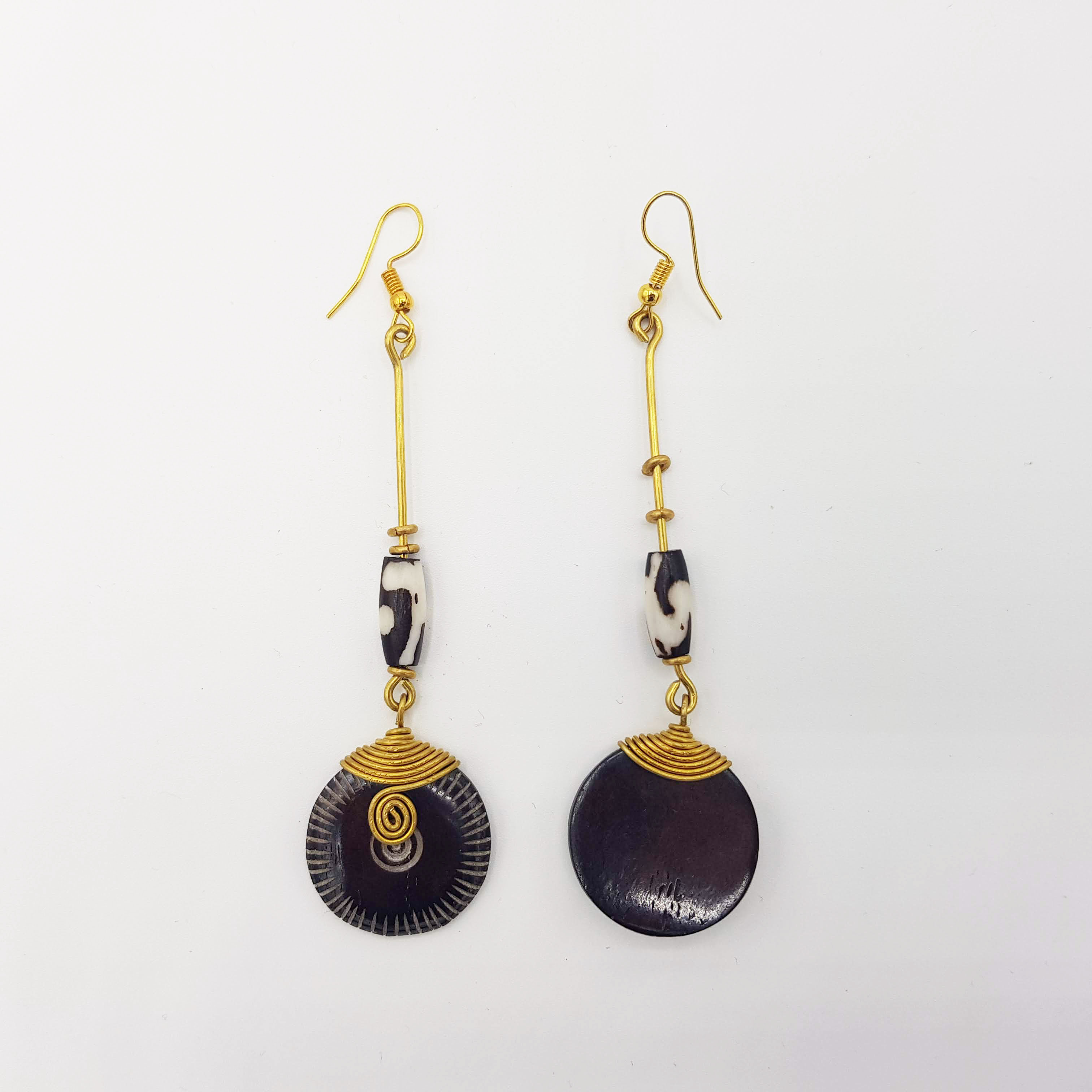 Boucles d'oreilles artisanales roue en os