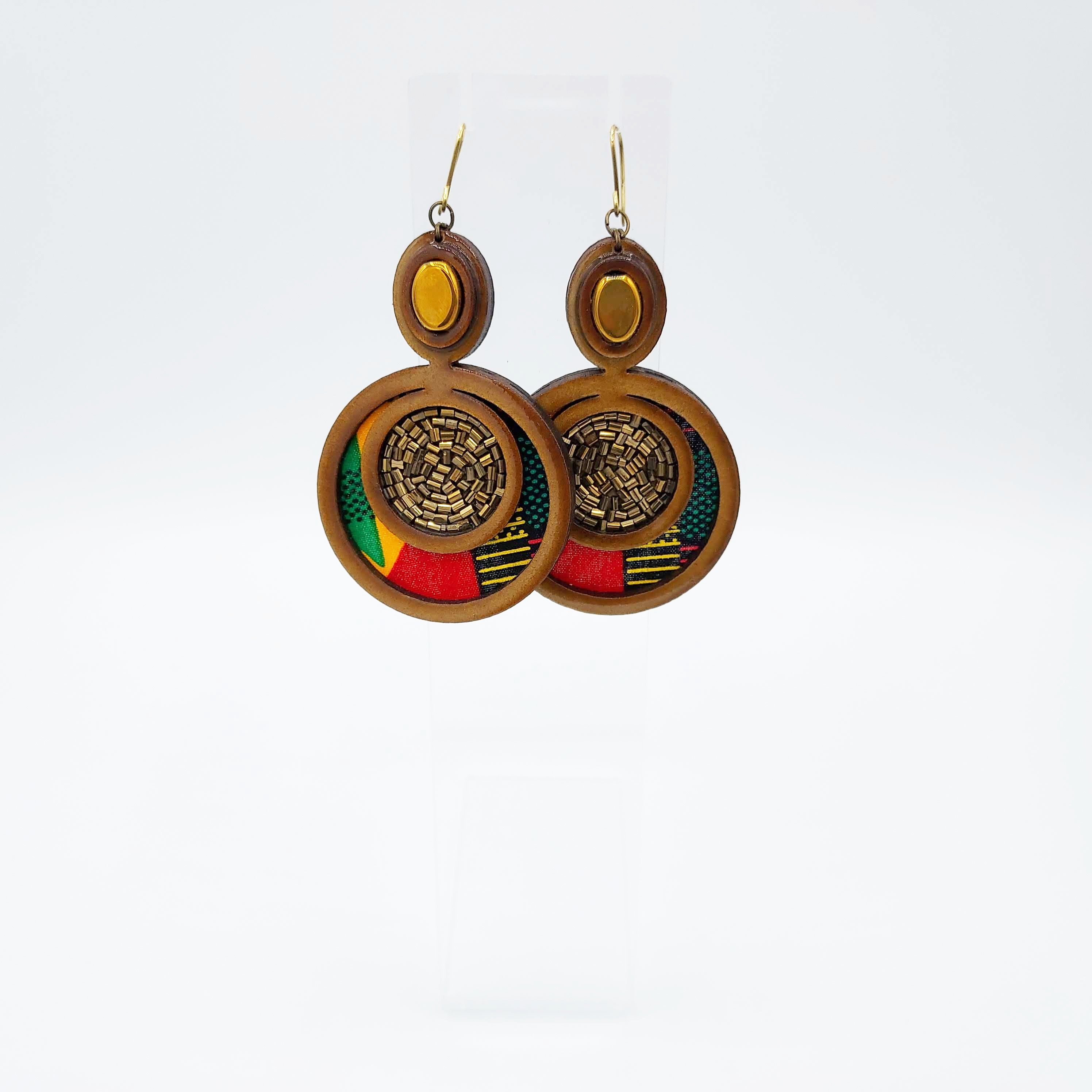 Boucles d'oreilles grande en bois colorées