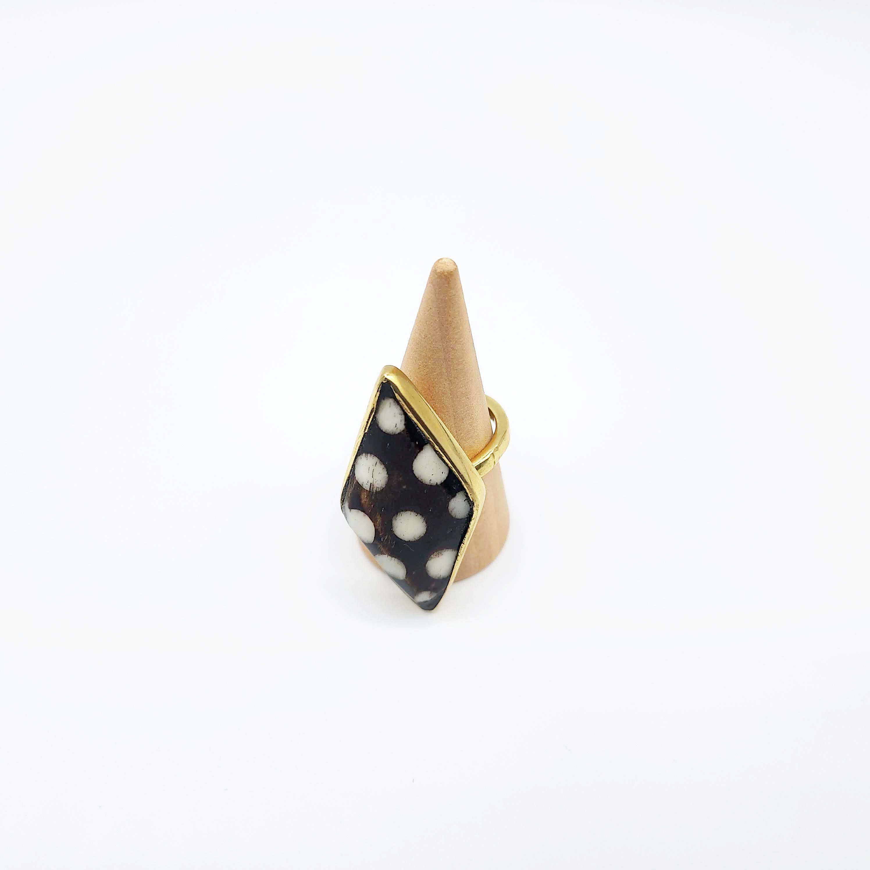 Bague rhombe en laiton avec motif à pois