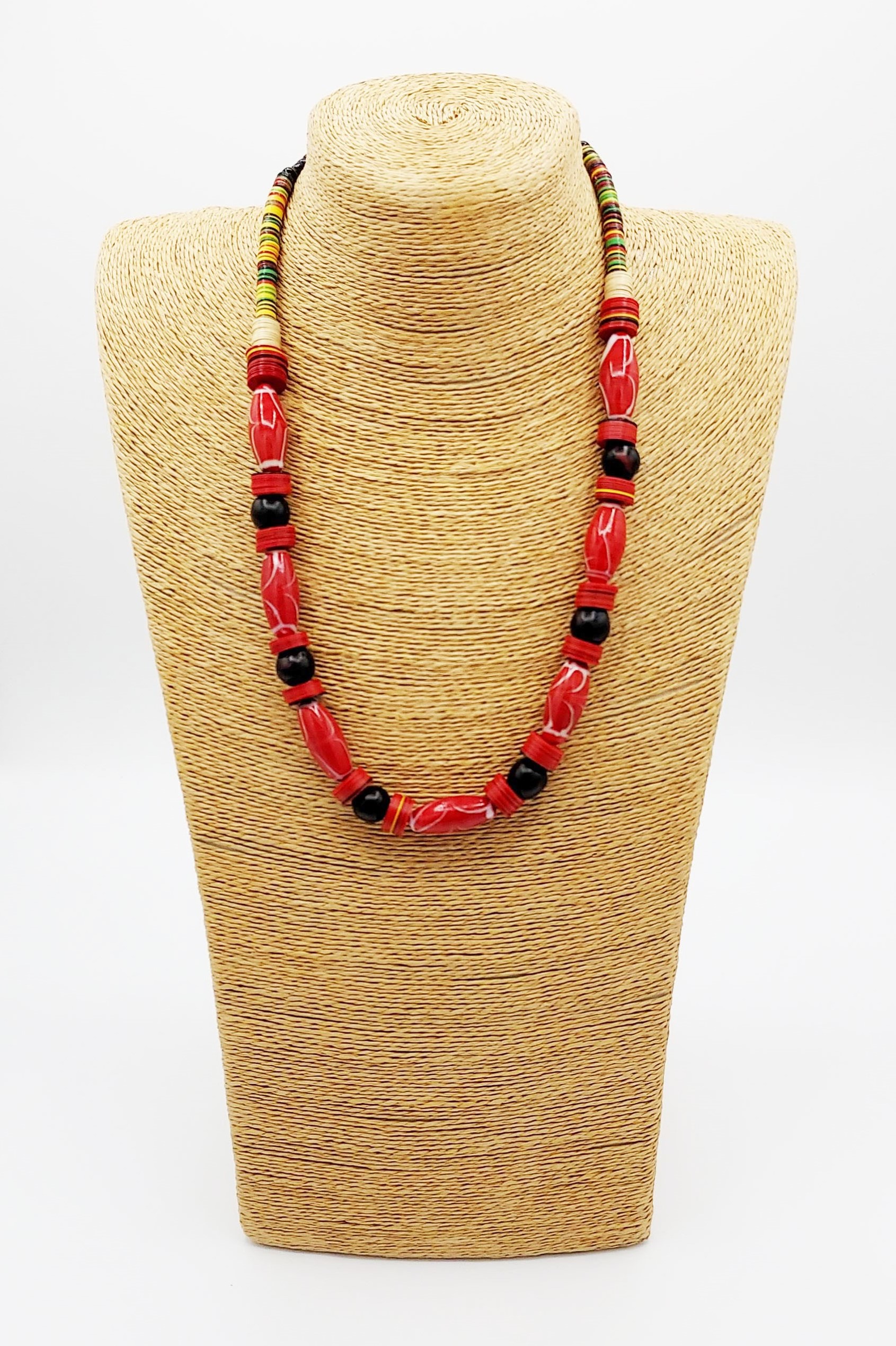Collier artisanal élégant rouge