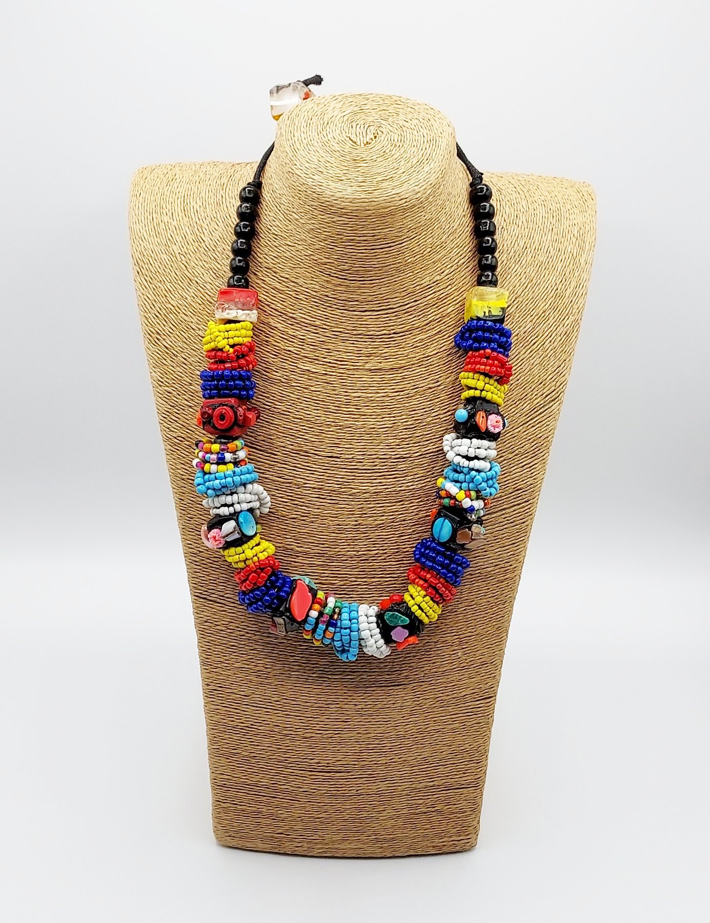 Collier de perles colorées