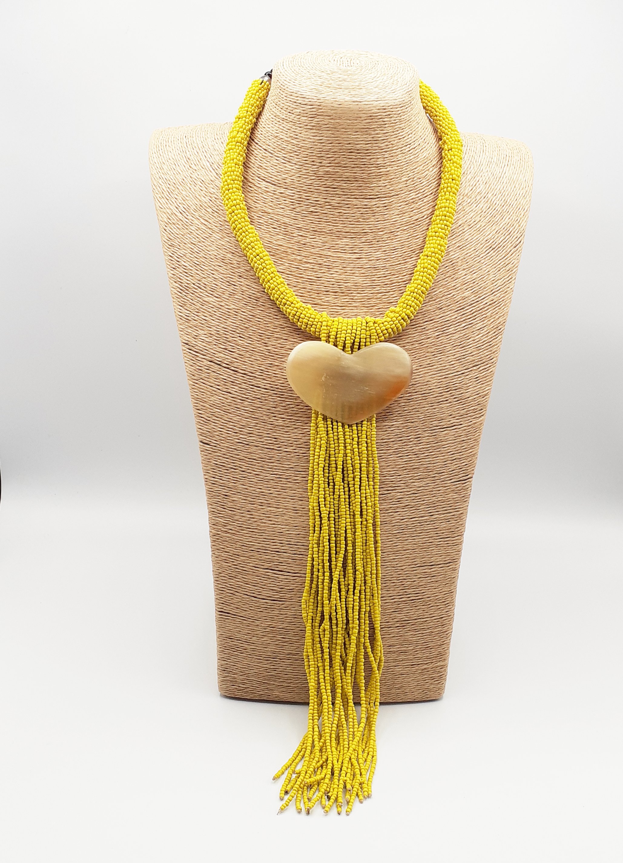 Collier artisanal en perles jaune