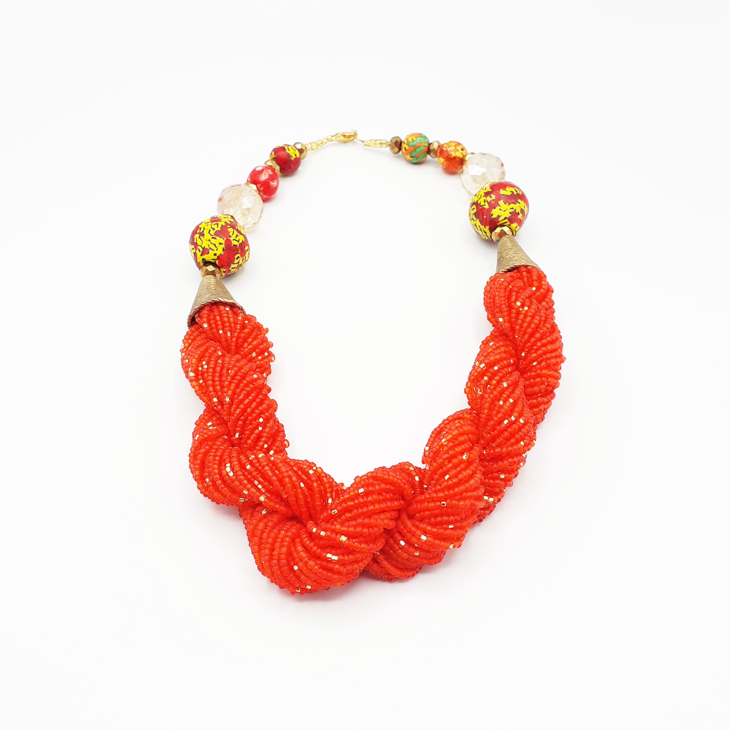 Collier Tressé Rouge avec perles décoratives