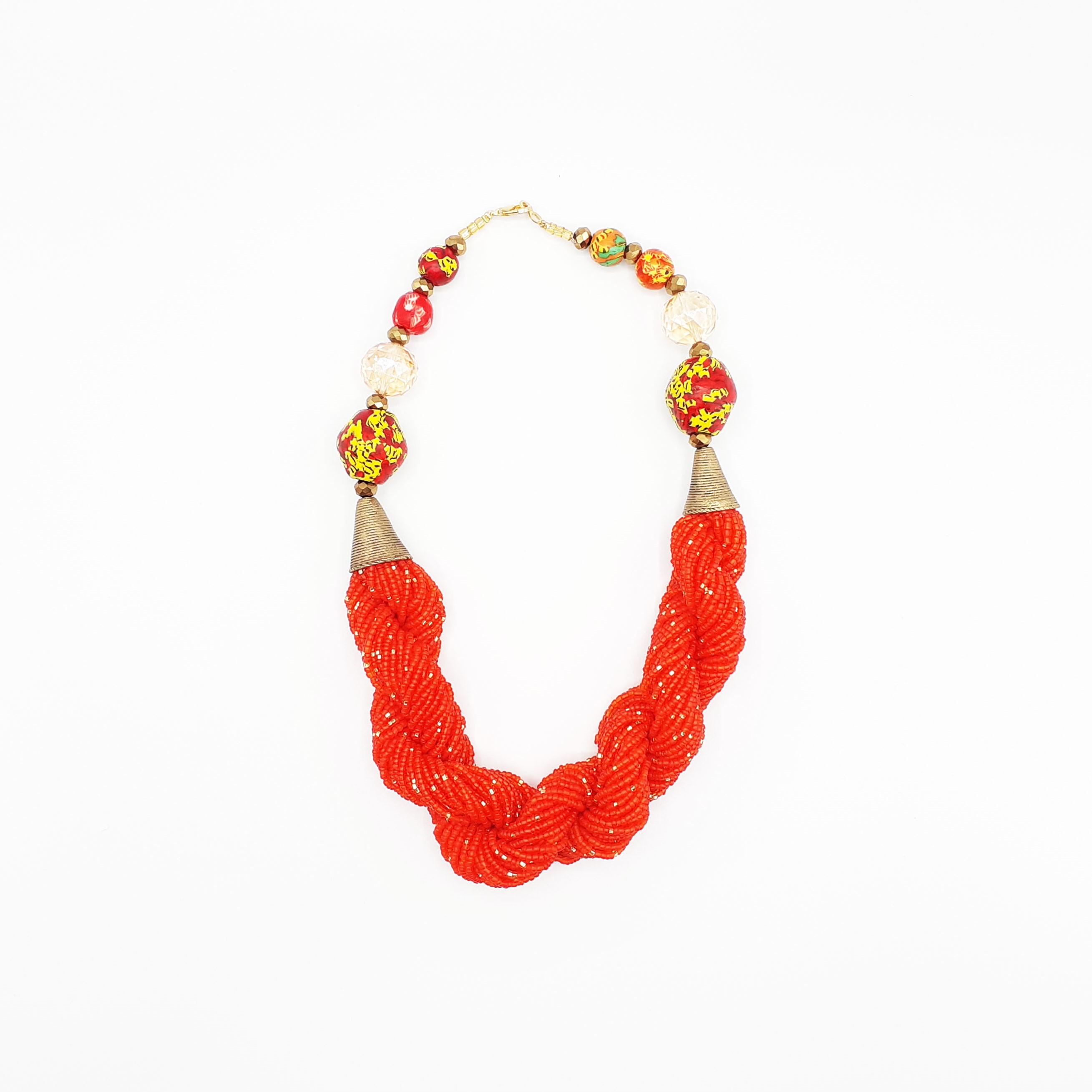 Collier Tressé Rouge avec perles décoratives