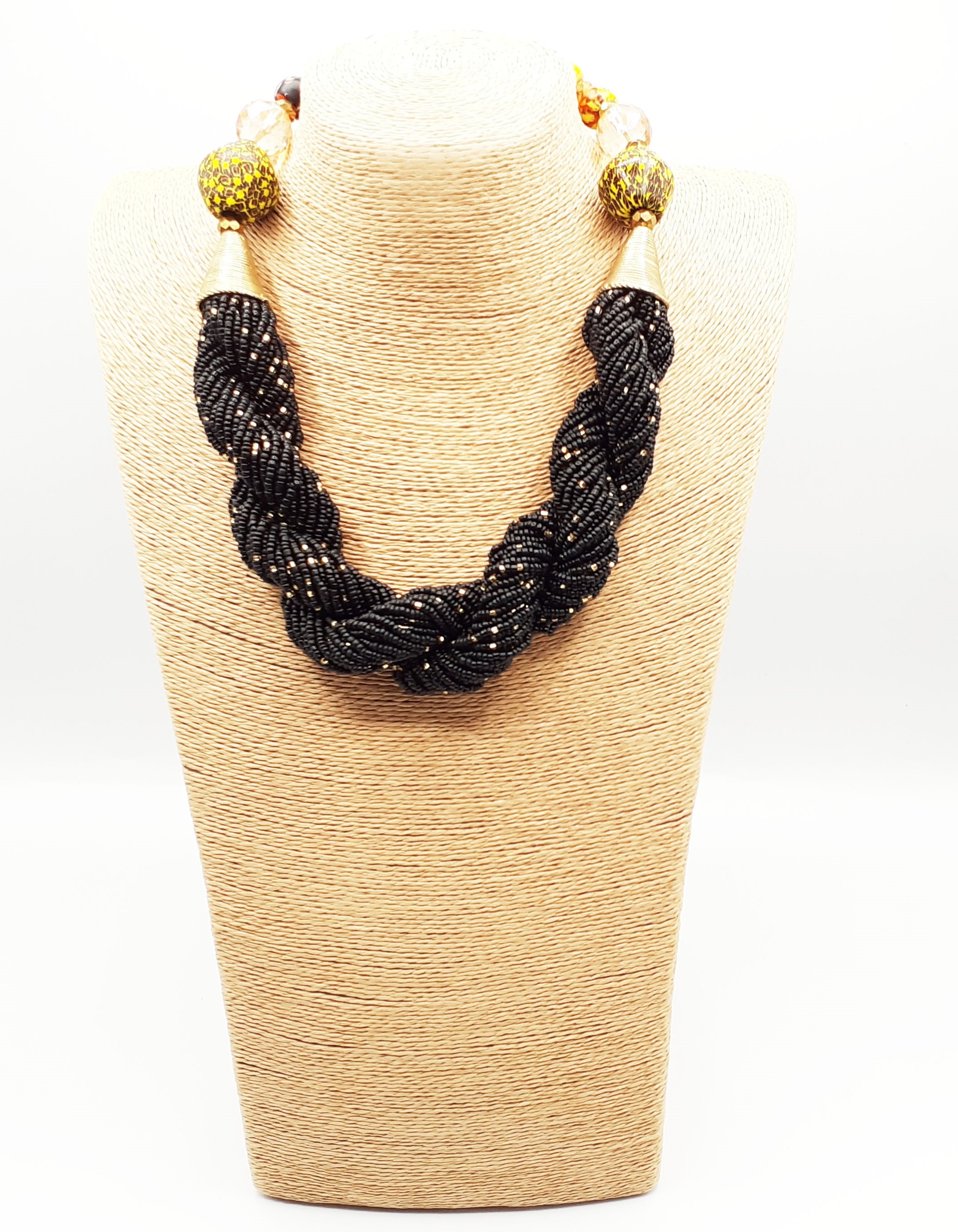 Collier Tressé Rouge avec perles décoratives