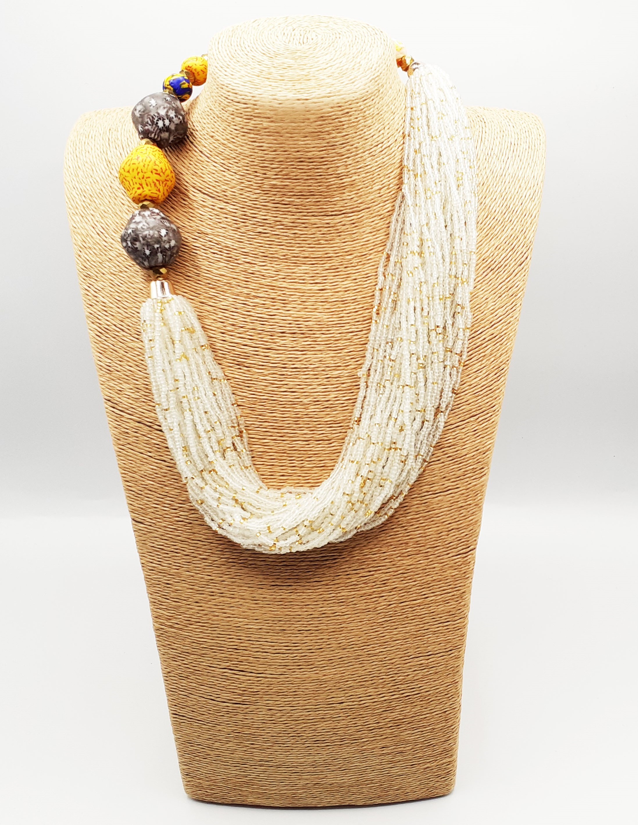 Collier artisanal en perles blanc