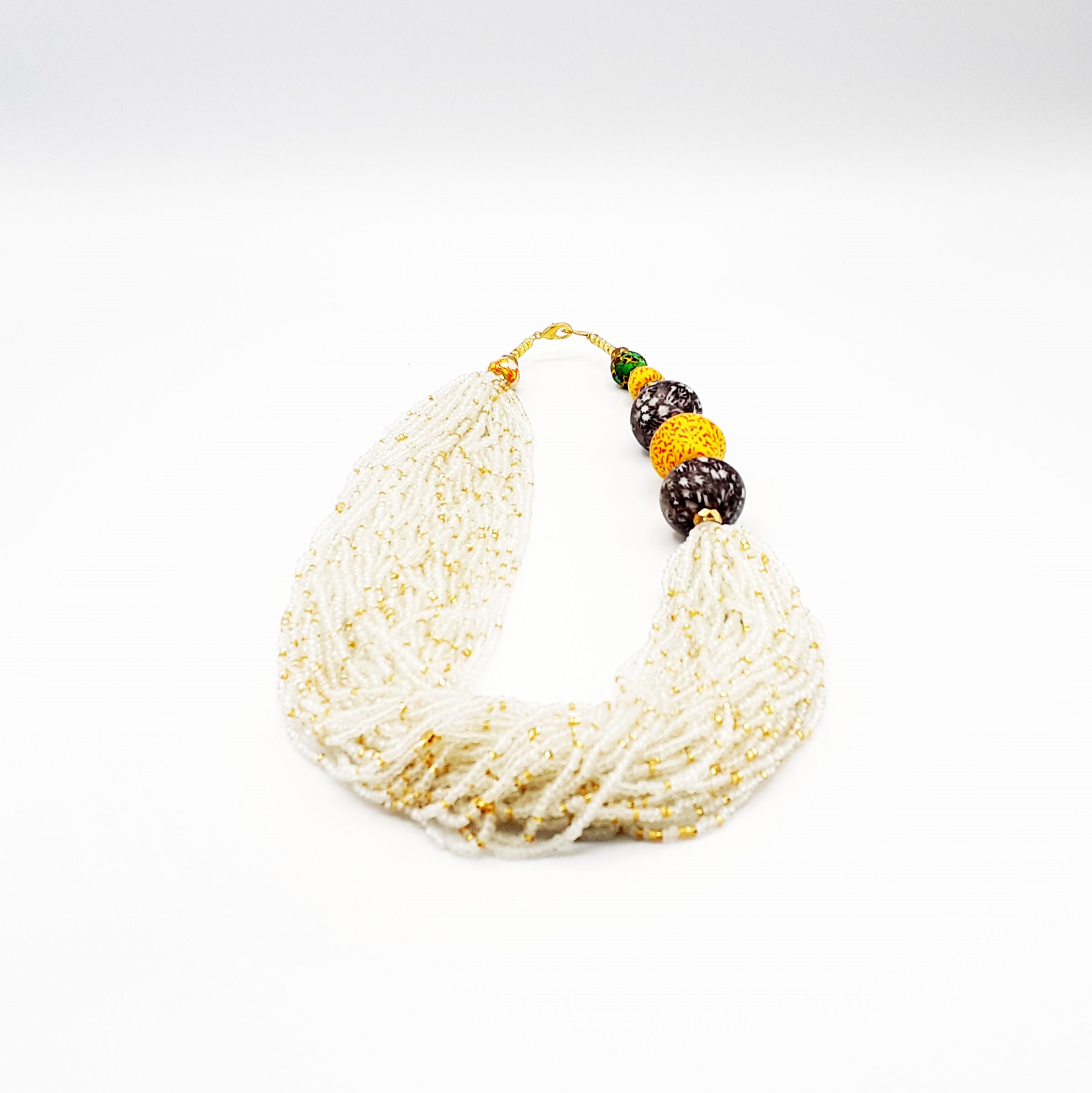 Collier artisanal en perles blanc