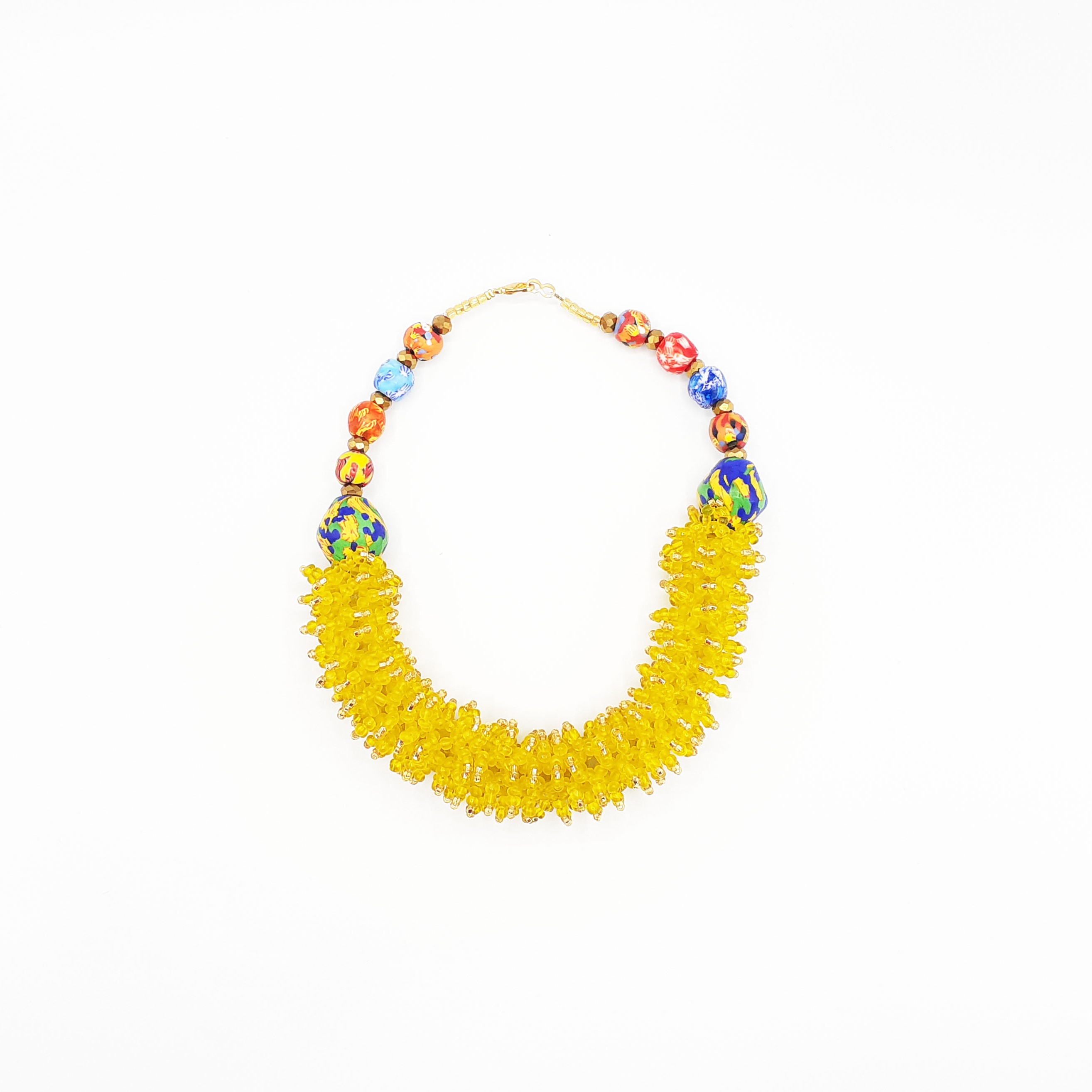 Élégant collier en perles jaune
