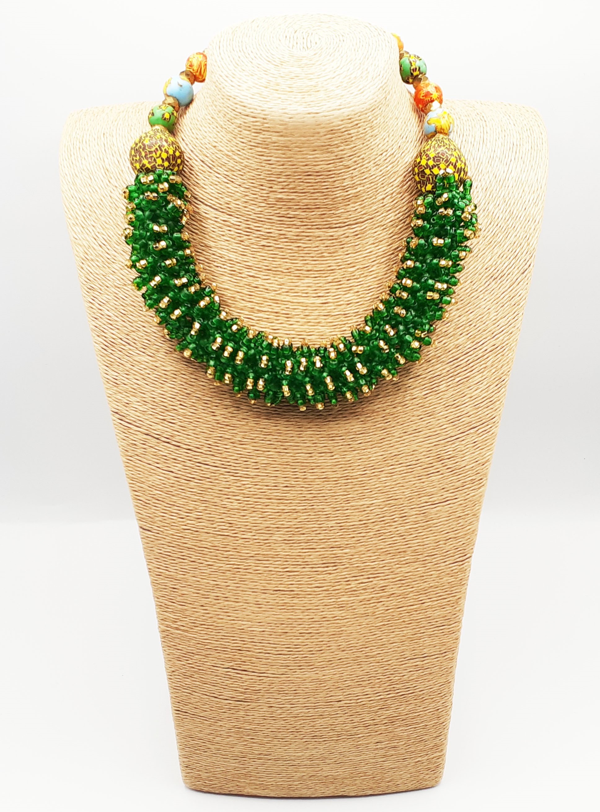 Élégant collier en perles jaune