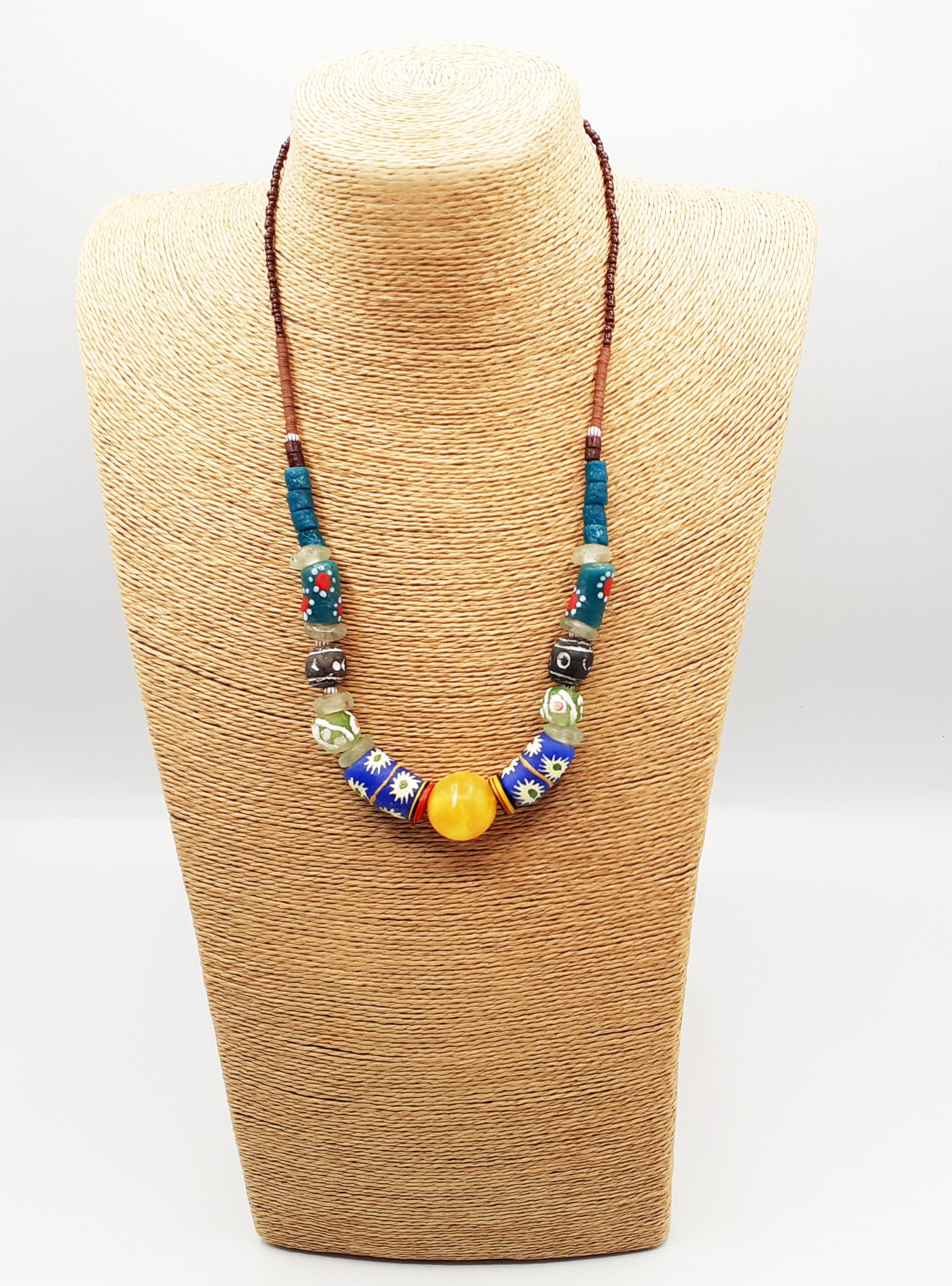 Collier artisanal en perles bleu