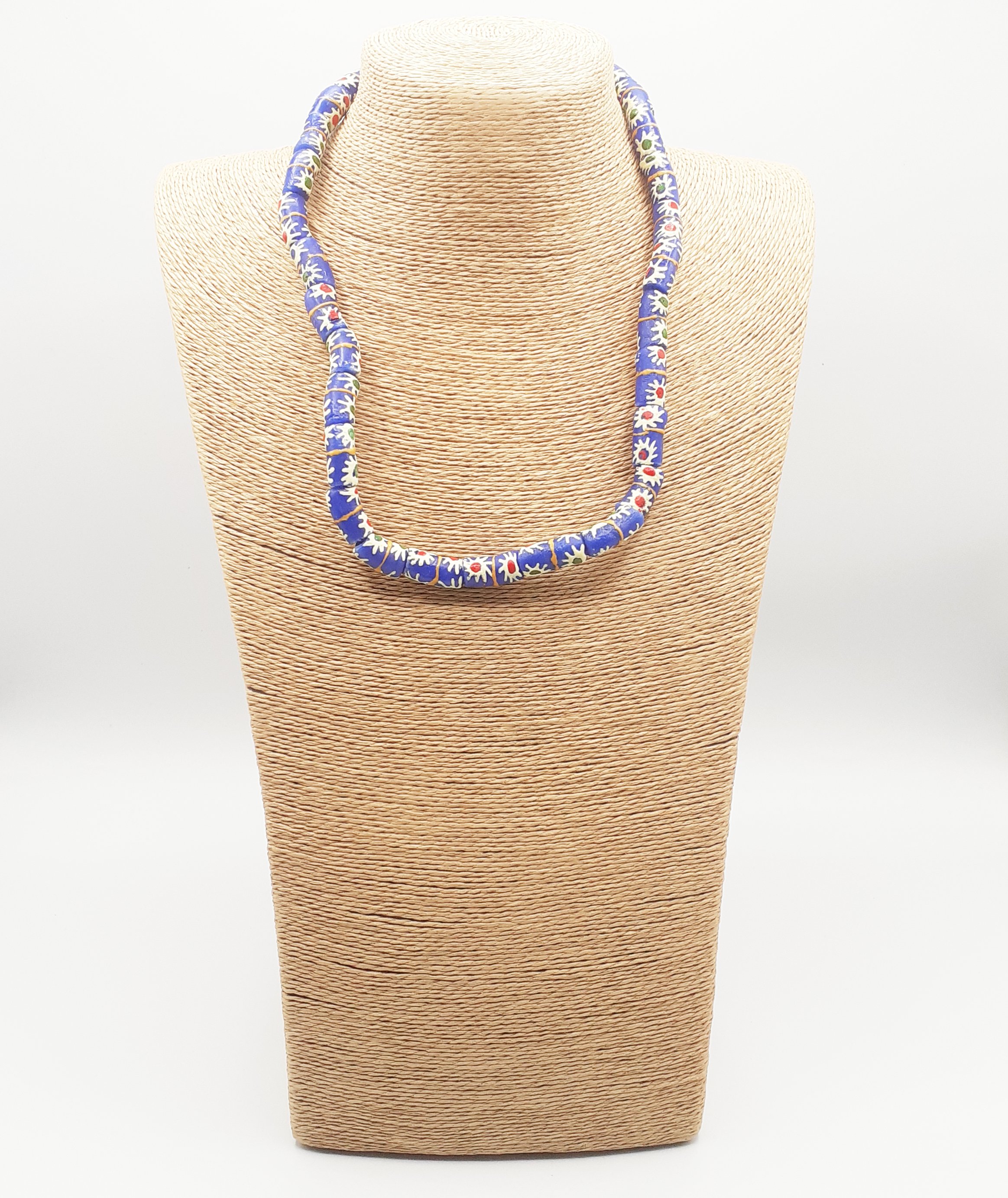 Collier fait main avec perles en verre bleu